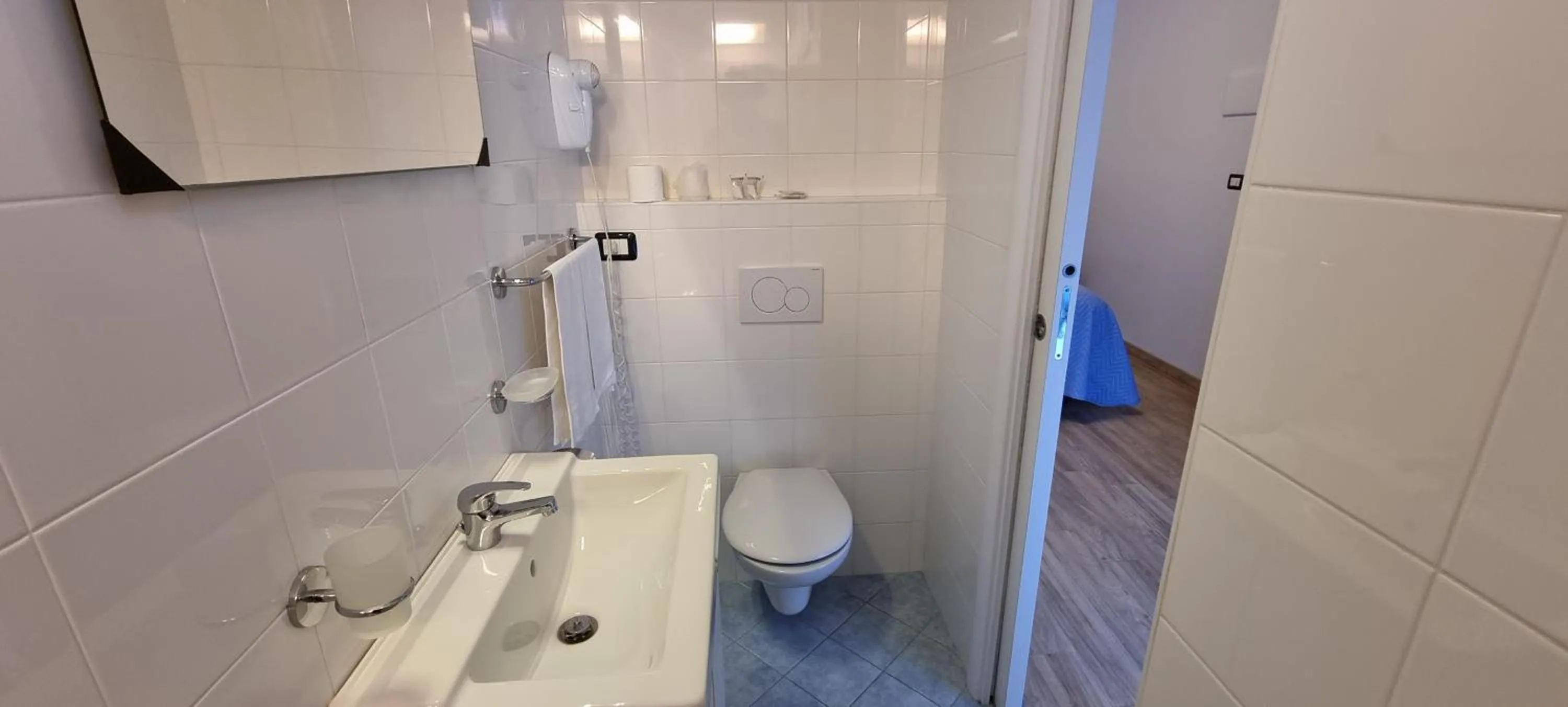 Shower in Hotel Mare Blu -- boutique