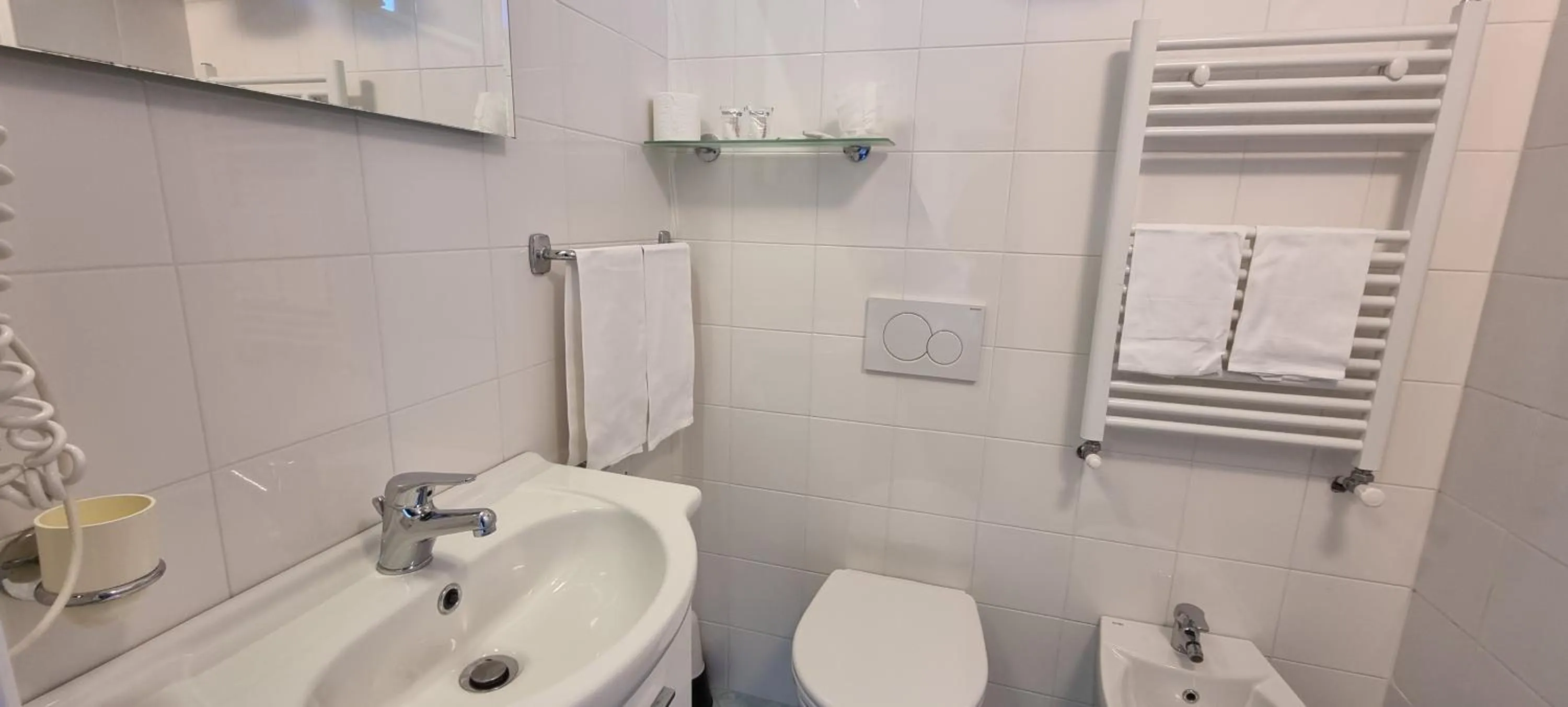 Shower in Hotel Mare Blu -- boutique