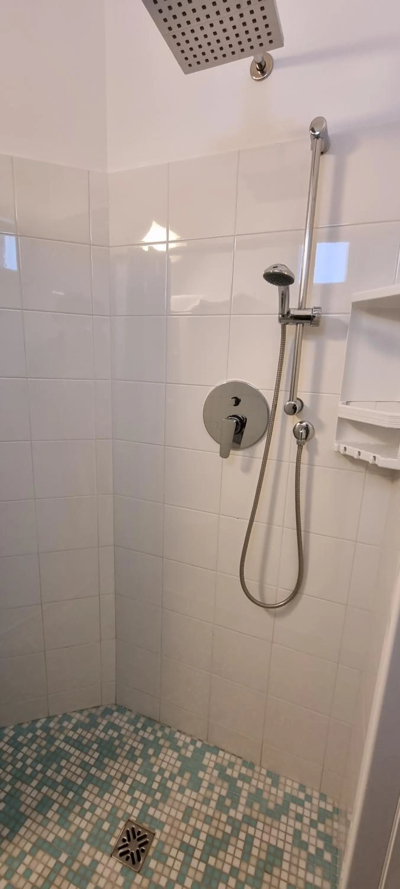 Shower in Hotel Mare Blu -- boutique