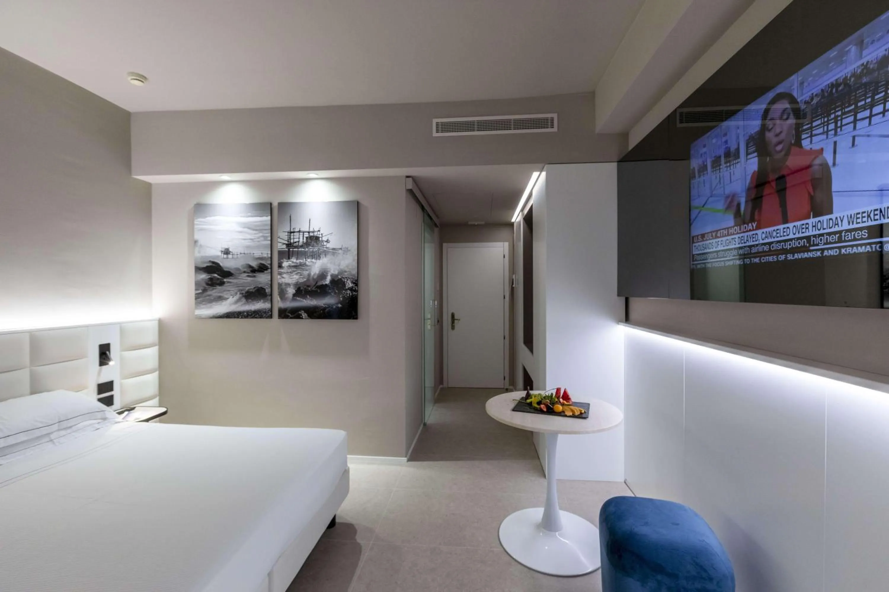 TV and multimedia, Bed in Hotel Cristallo