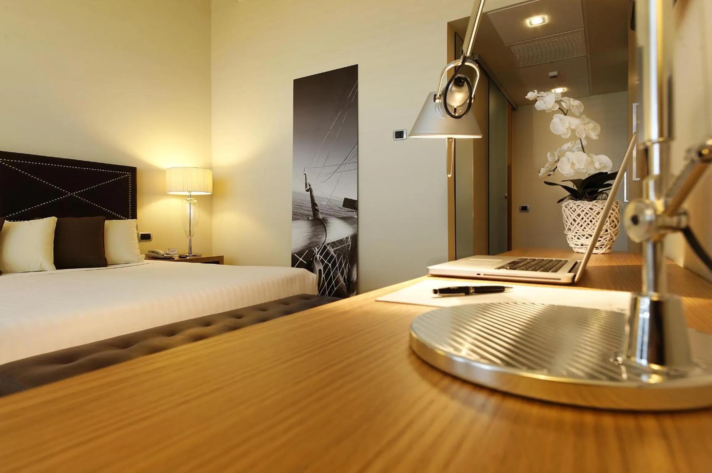 TV and multimedia, Bed in Hotel Cristallo