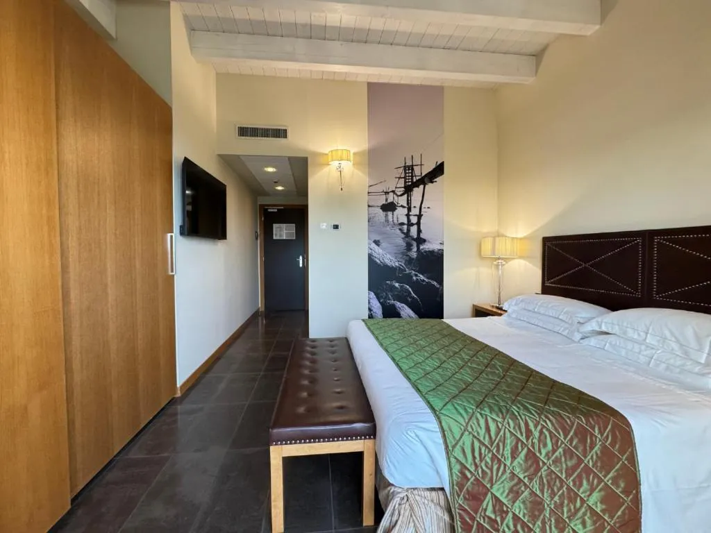 Bedroom, Bed in Hotel Cristallo