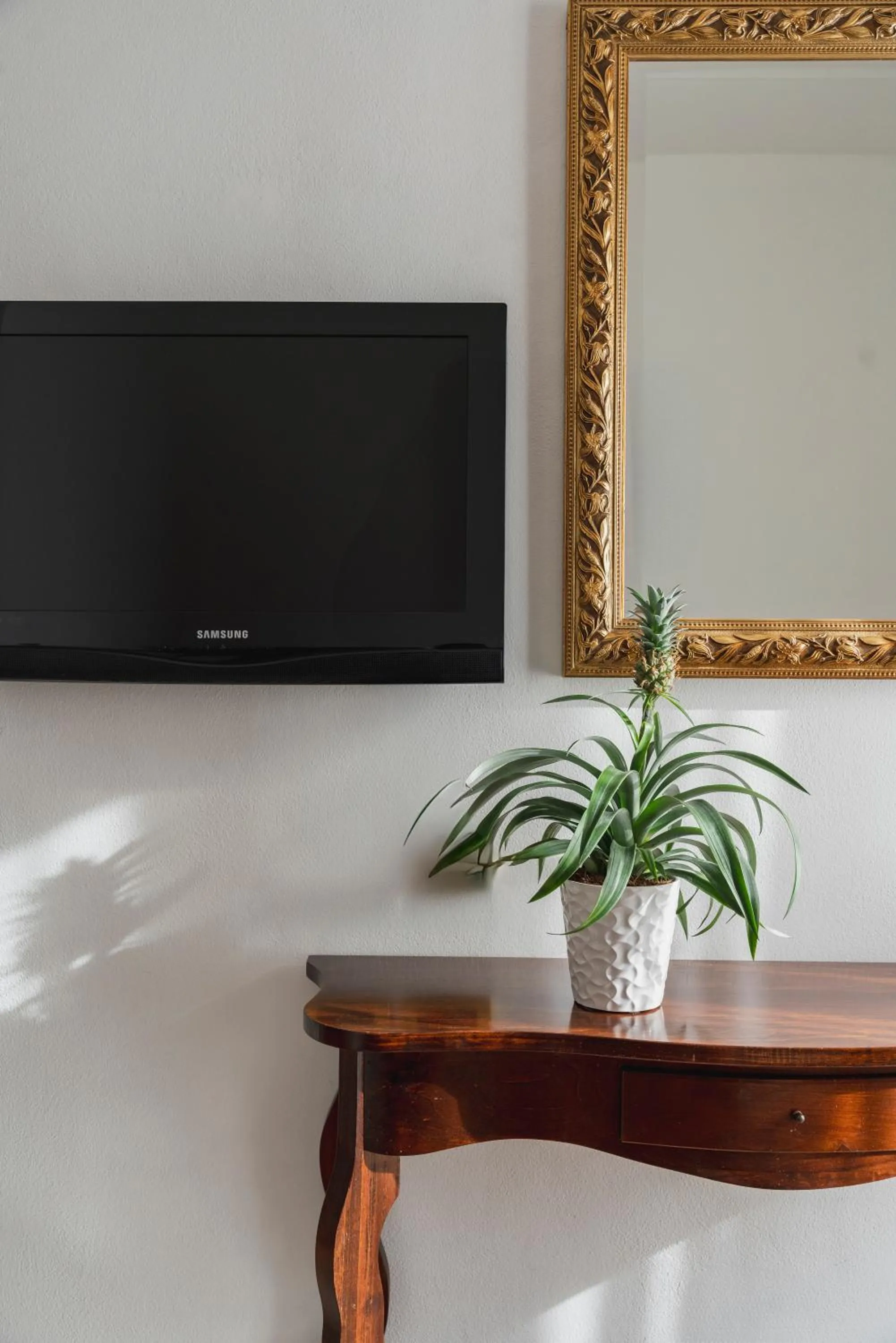 TV and multimedia in Hotel Du Soleil