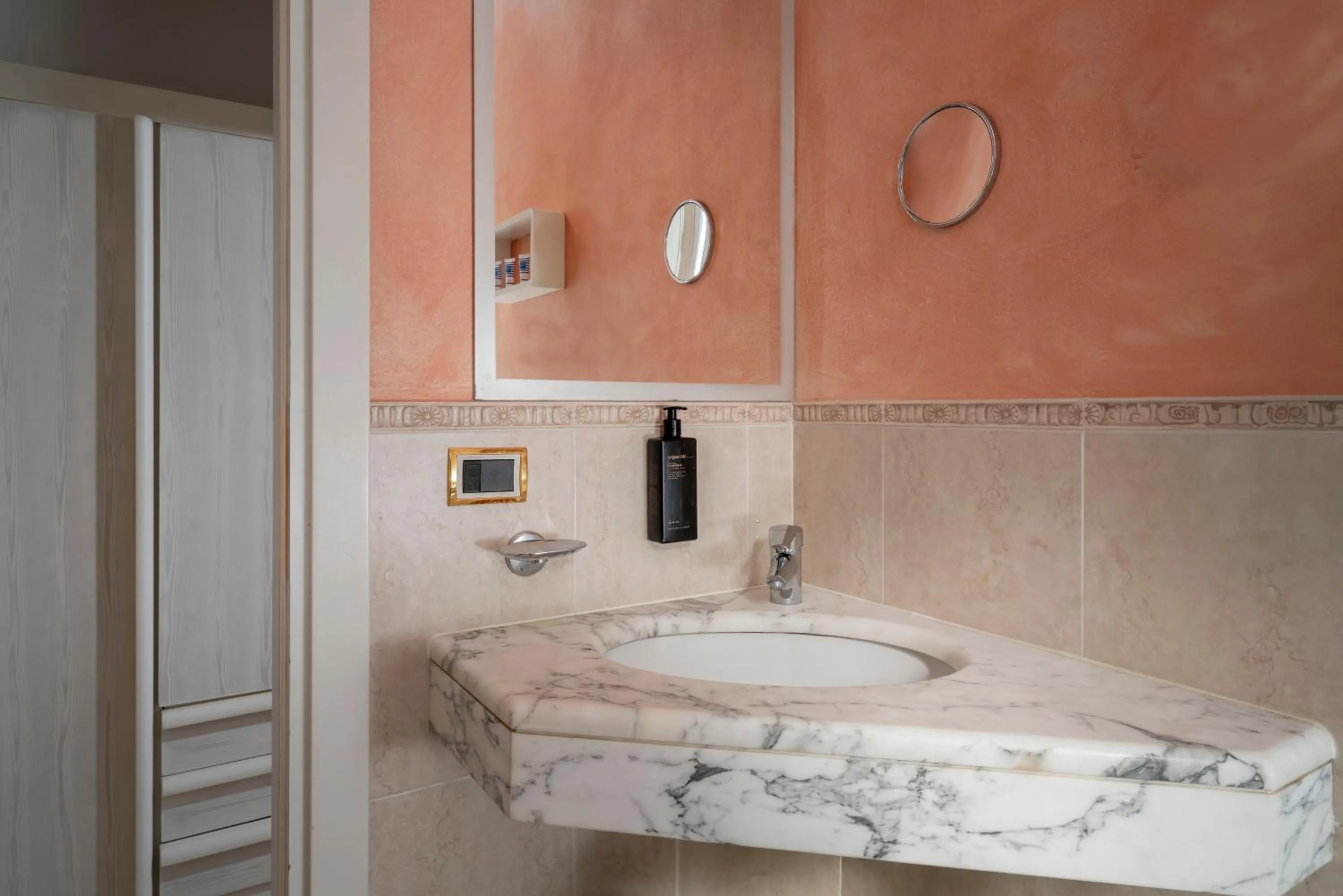 Bathroom in Hotel Du Soleil