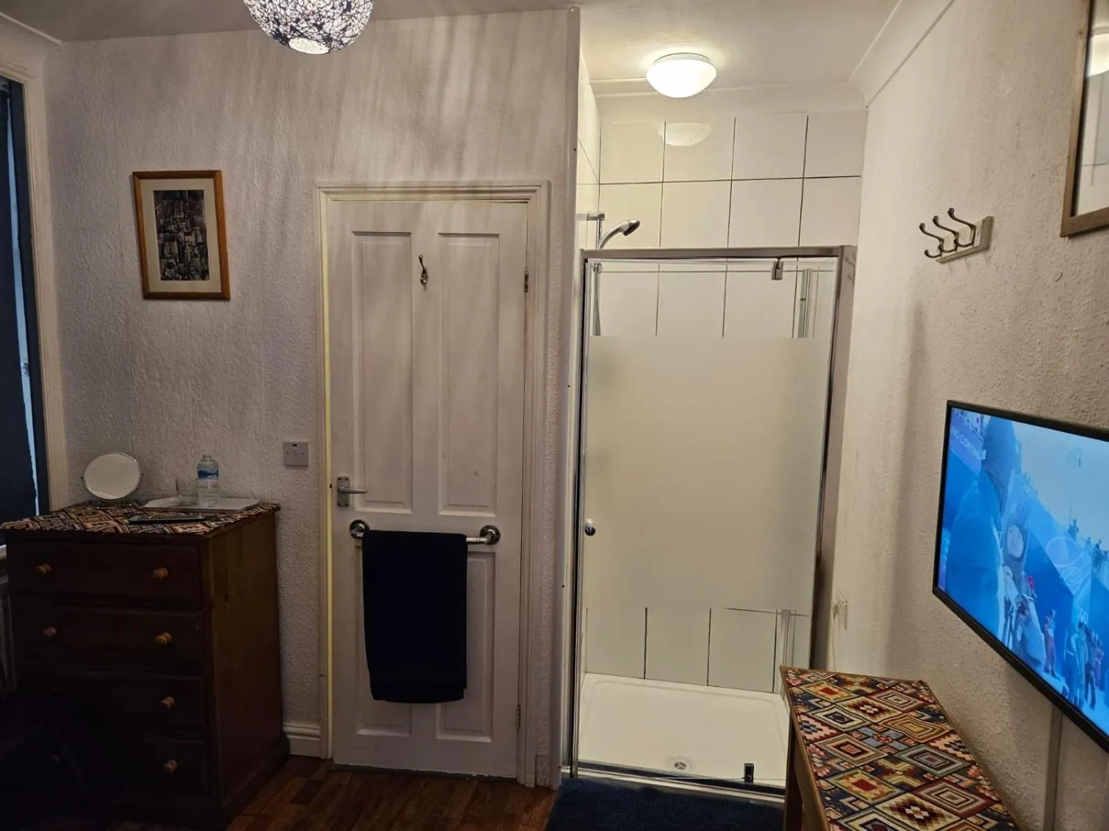 Bathroom in Hikers & Bikers Refuge