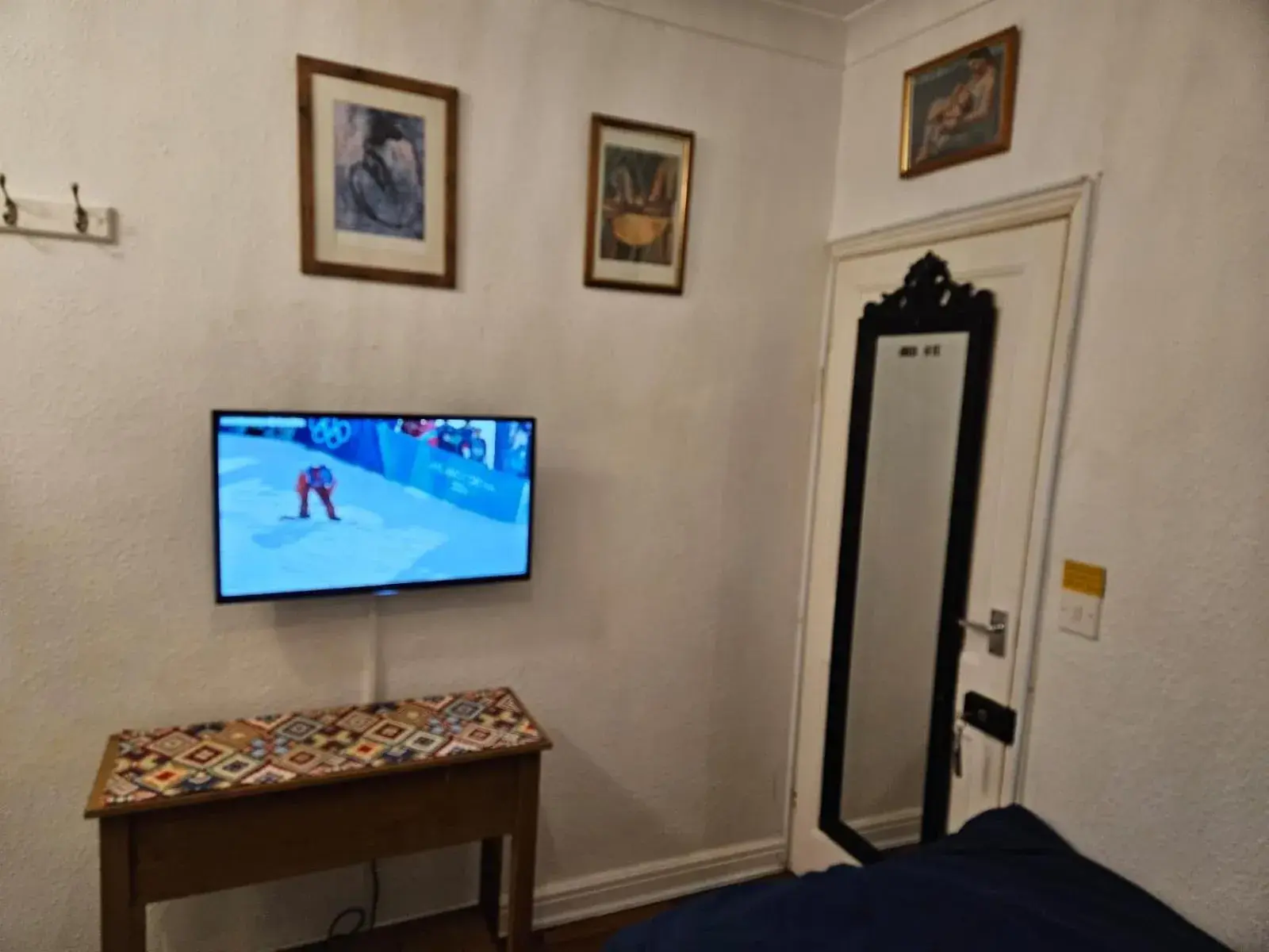 Single Room with Private Bathroom - single occupancy in Hikers & Bikers Refuge Single Room with Private Bathroom - single occupancy in Hikers & Bikers Refuge