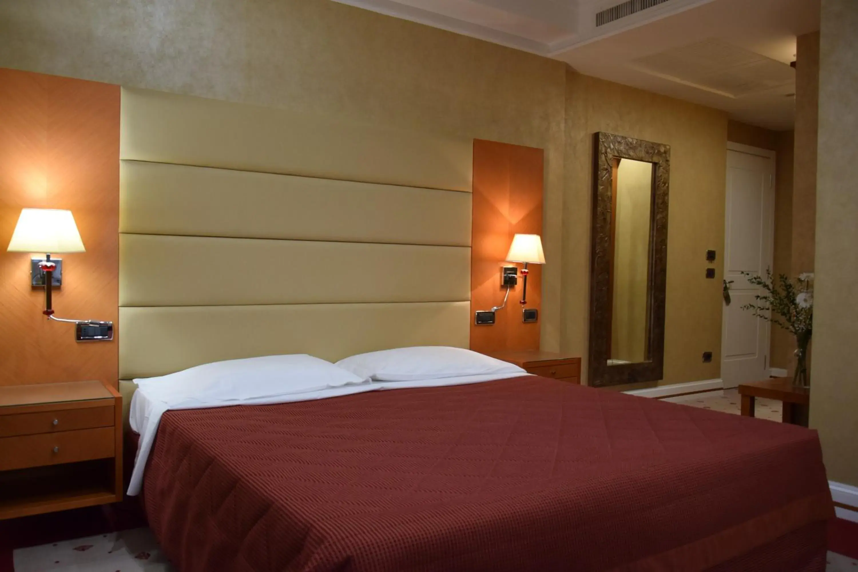 Swimming pool, Bed in Hotel Perusia Swimming pool, Bed in Hotel Perusia