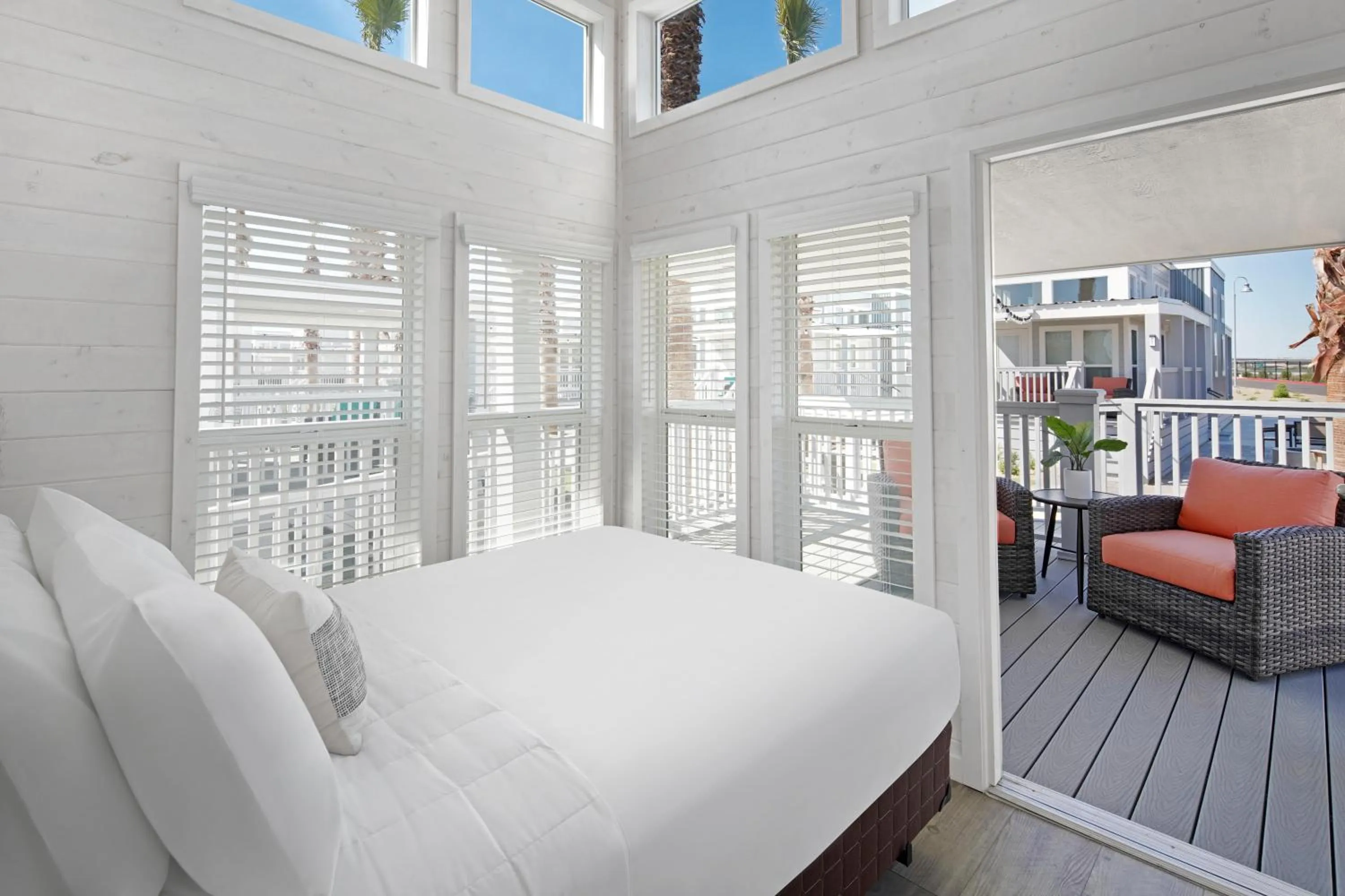 Bed in Sun Outdoors San Diego Bay