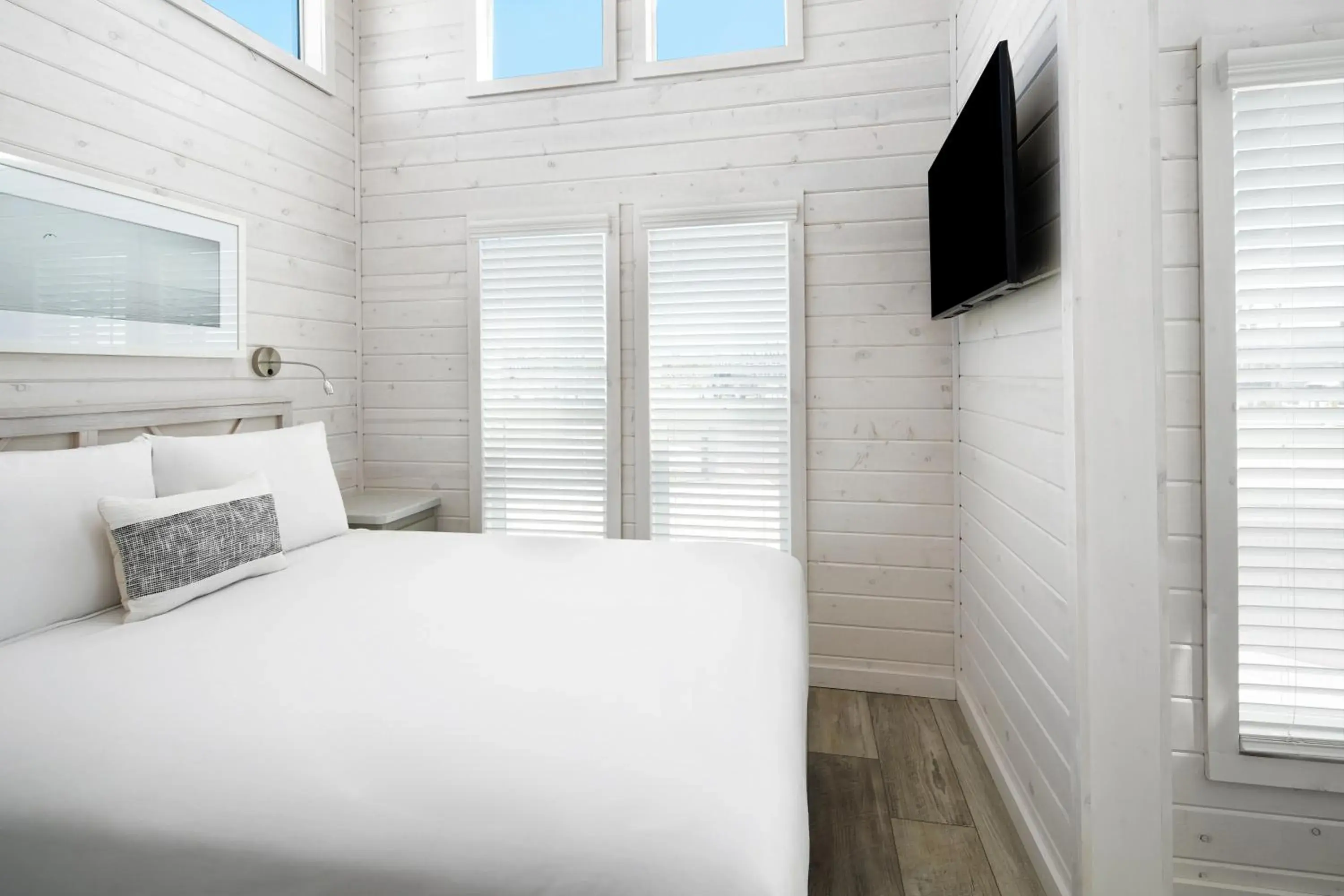 Two-Bedroom Cottage in Sun Outdoors San Diego Bay Two-Bedroom Cottage in Sun Outdoors San Diego Bay