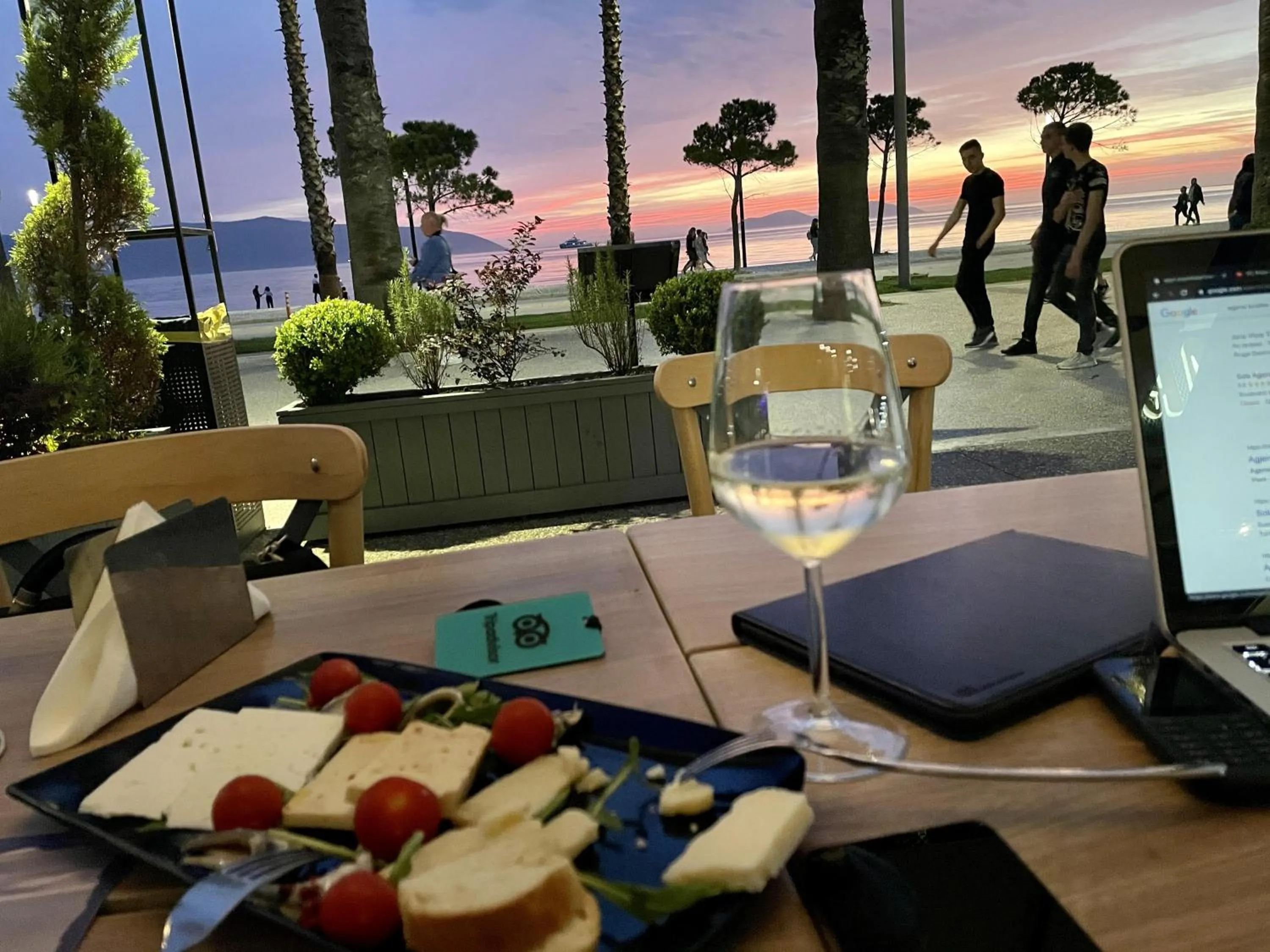 Food and drinks in ELMAR HOTEL