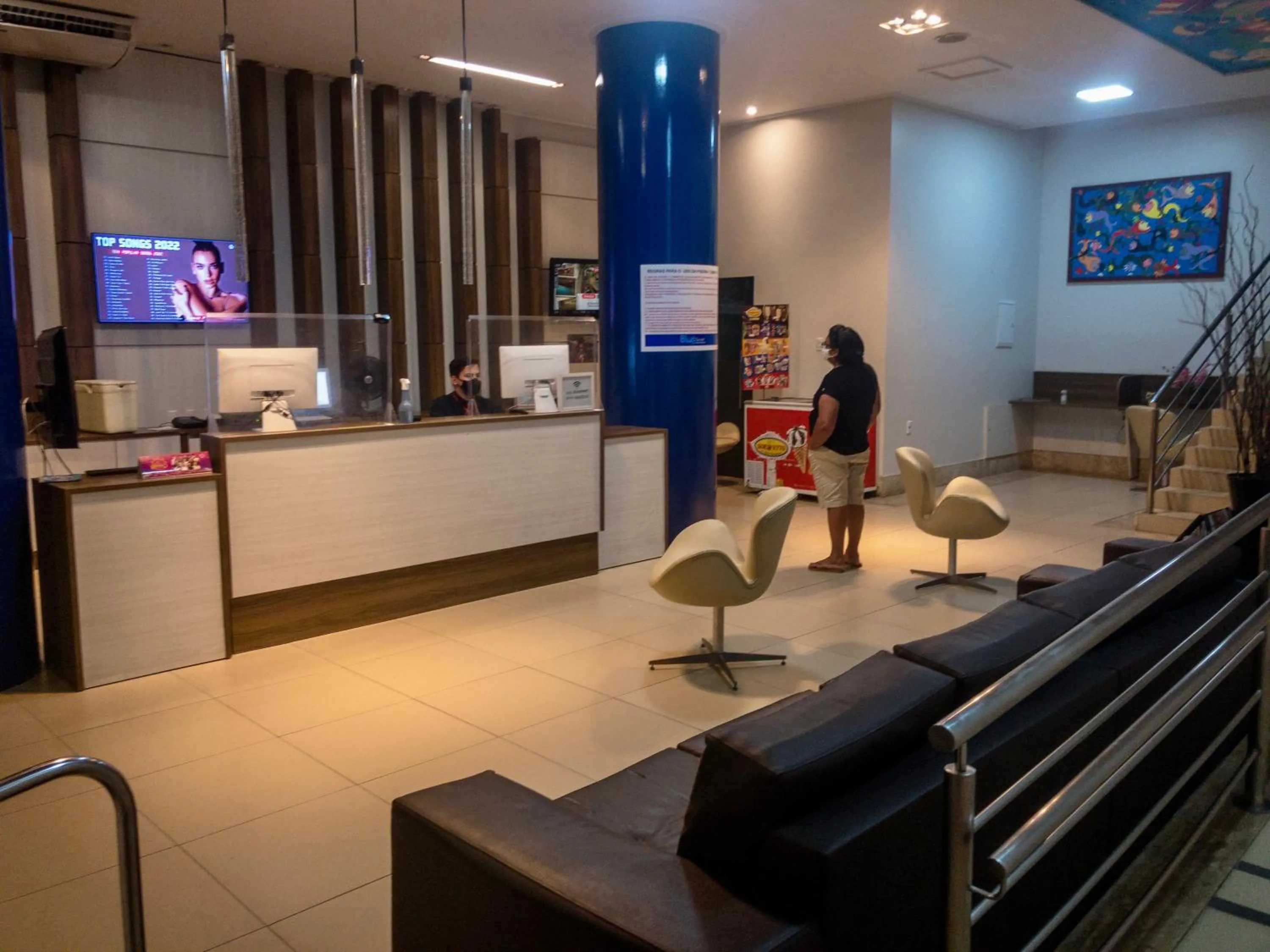 Staff in BLUE SUNSET PREMIUM