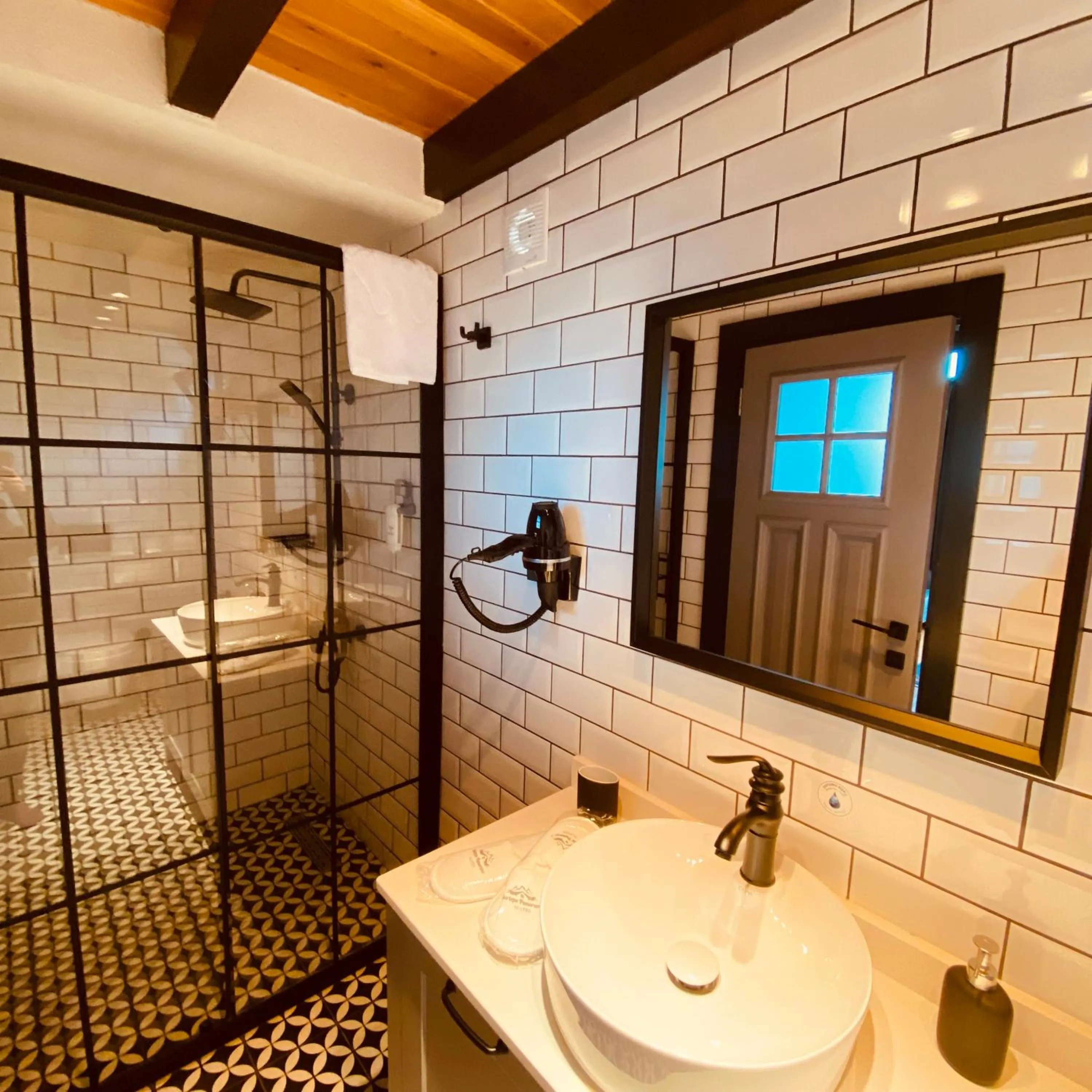 Shower in Kartepe Panorama