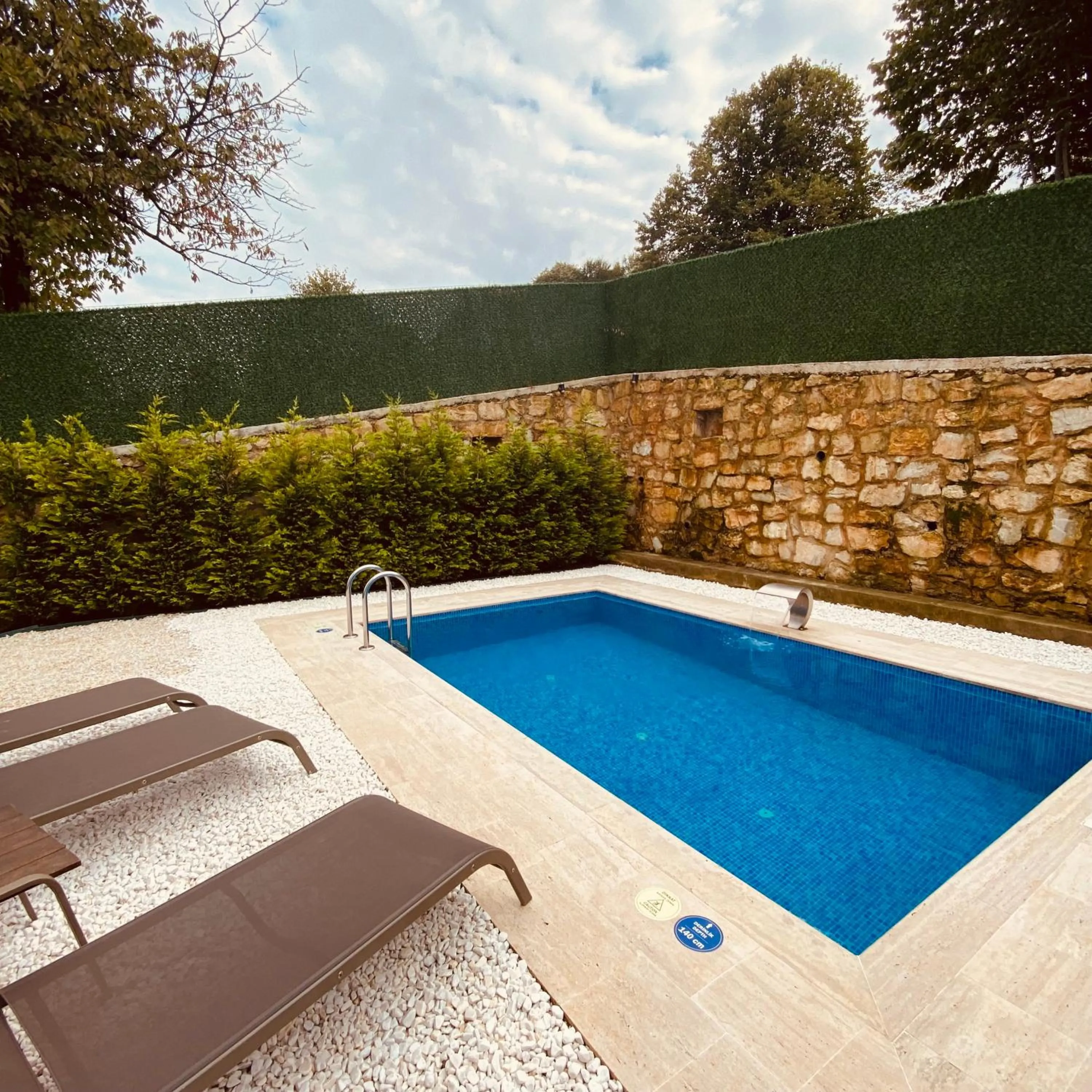 Swimming pool in Kartepe Panorama