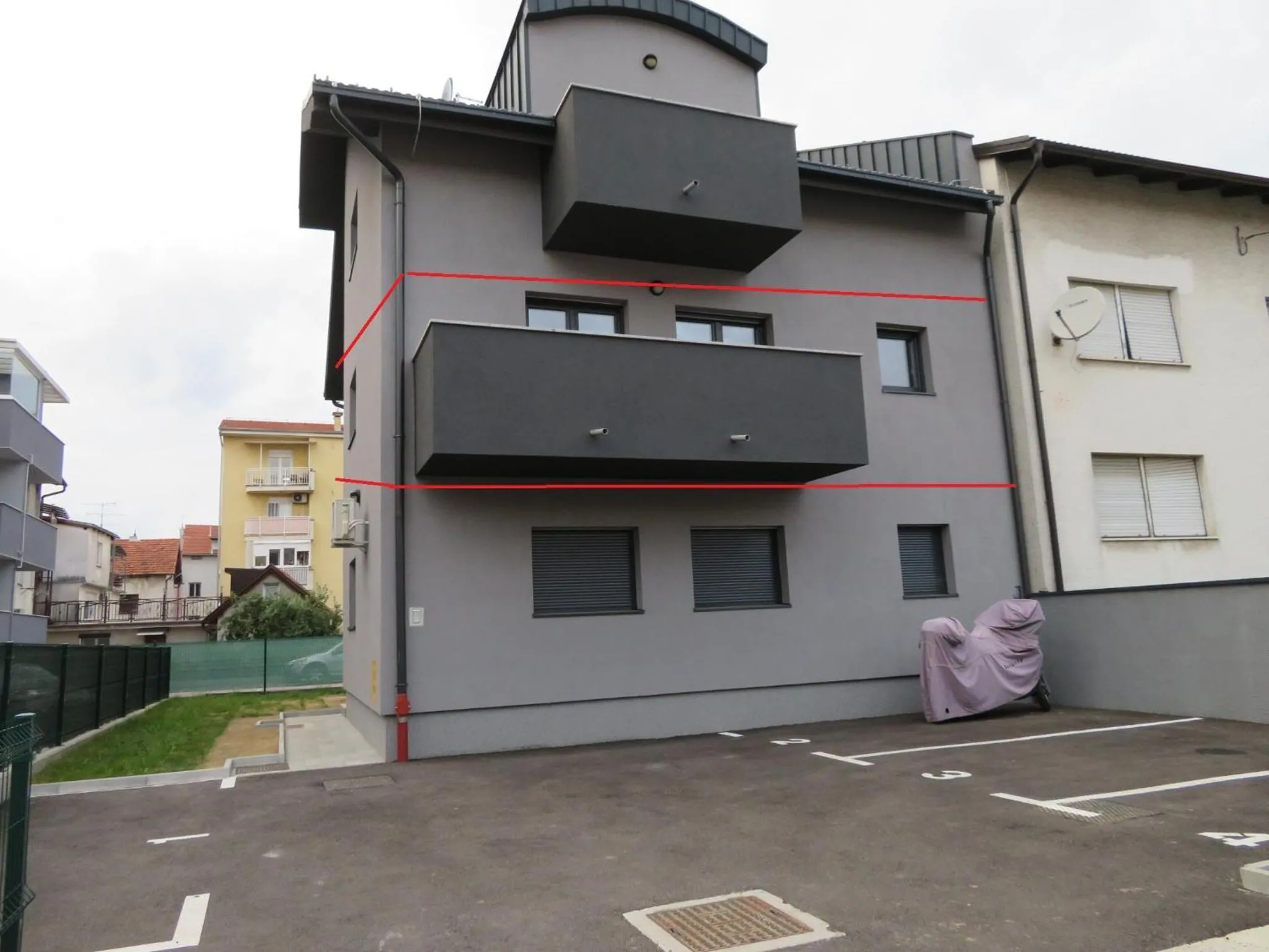 Property building in Modern 4-Star luxury apt - WFH Ready, Free Parking
