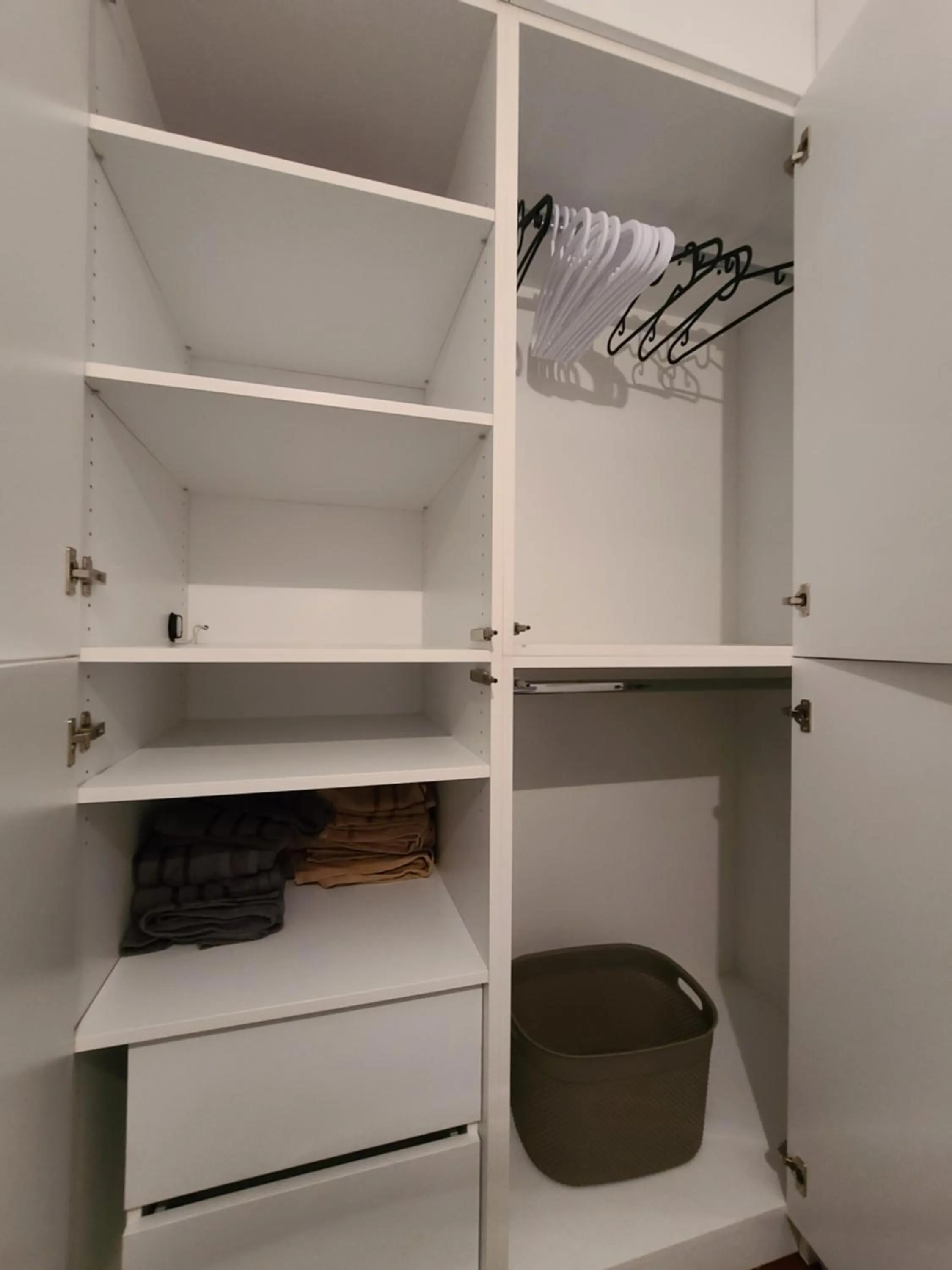 Bedroom in Modern 4-Star luxury apt - WFH Ready, Free Parking