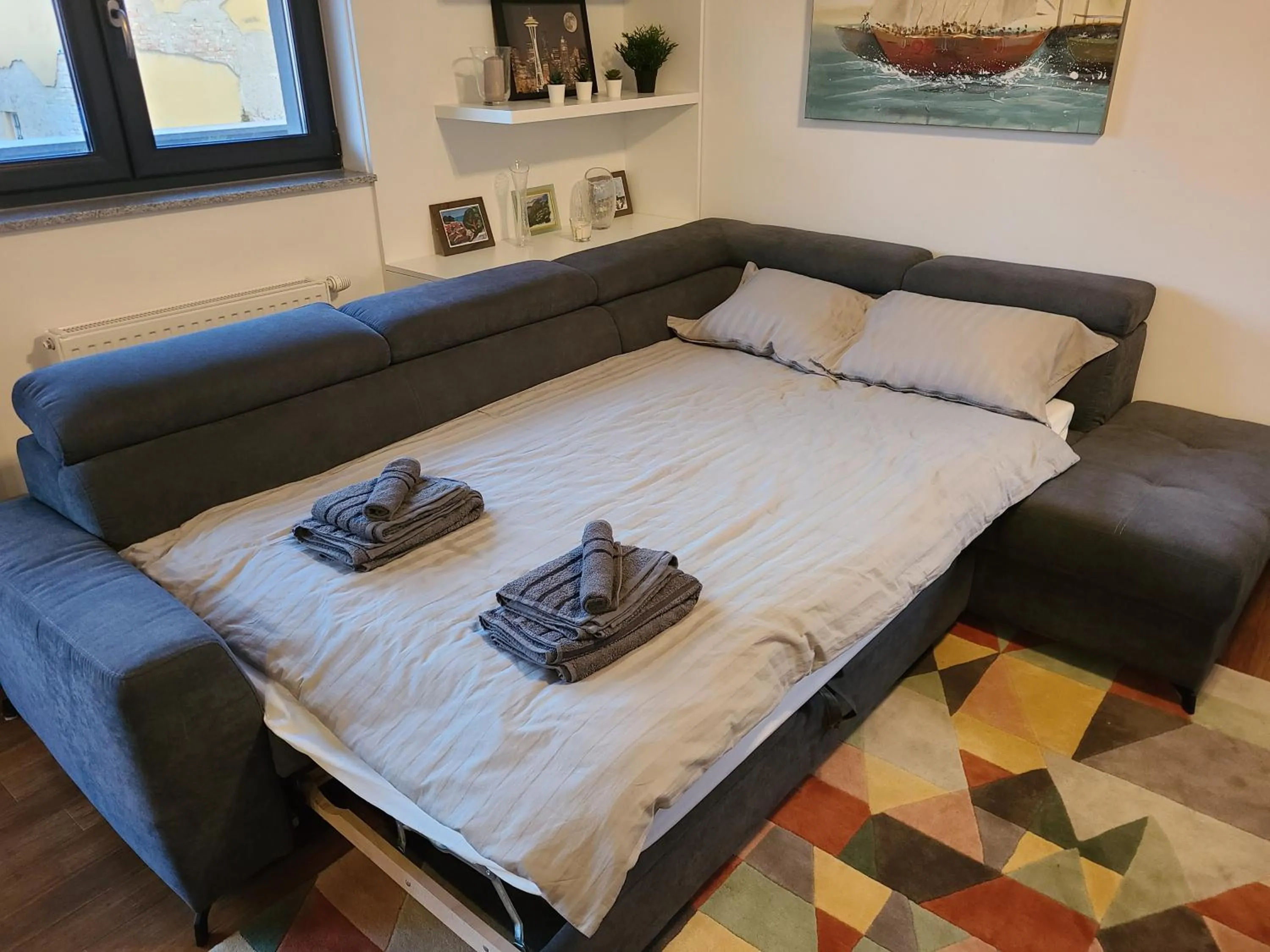 Bed in Modern 4-Star luxury apt - WFH Ready, Free Parking
