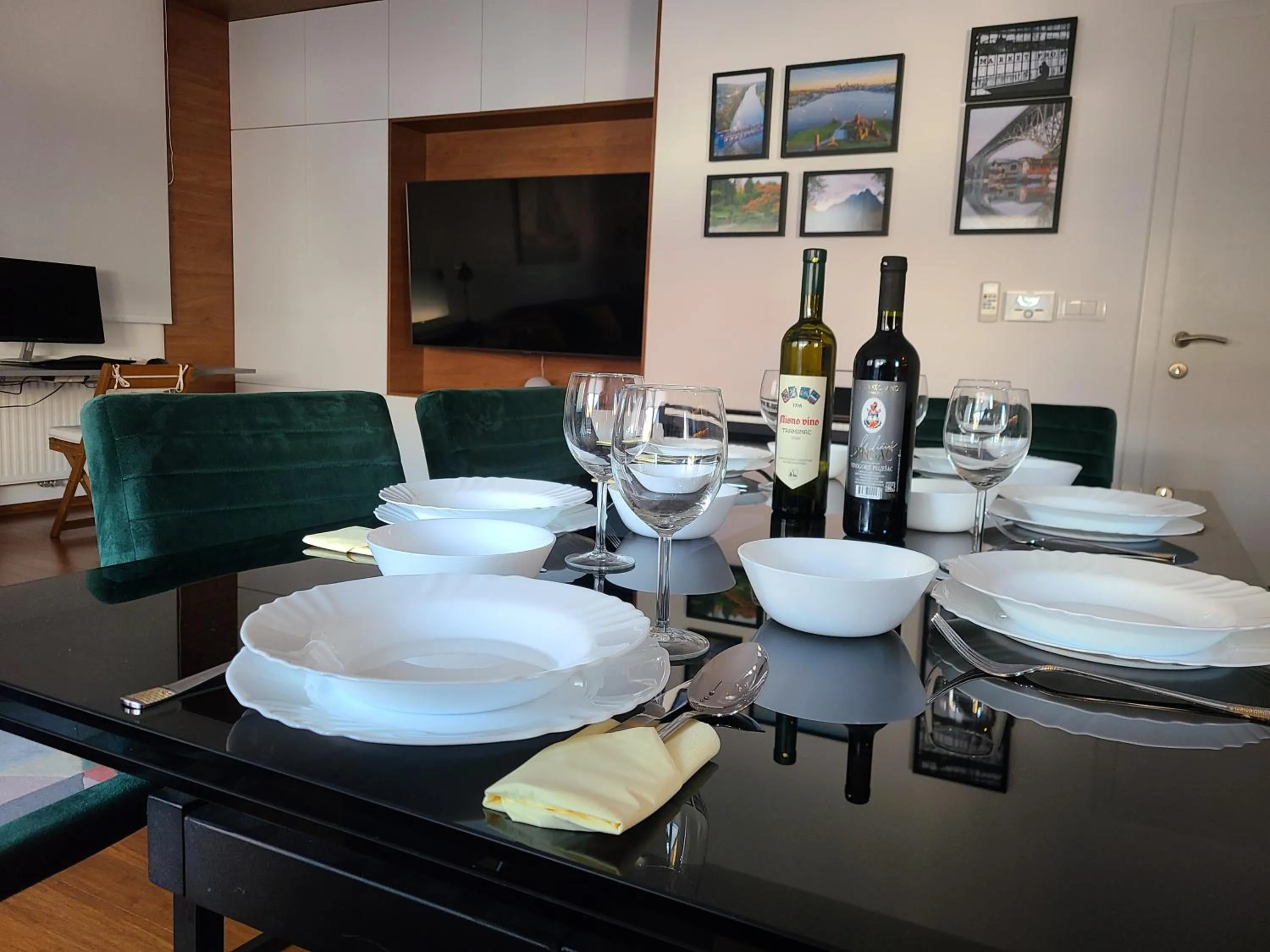 Dining area in Modern 4-Star luxury apt - WFH Ready, Free Parking