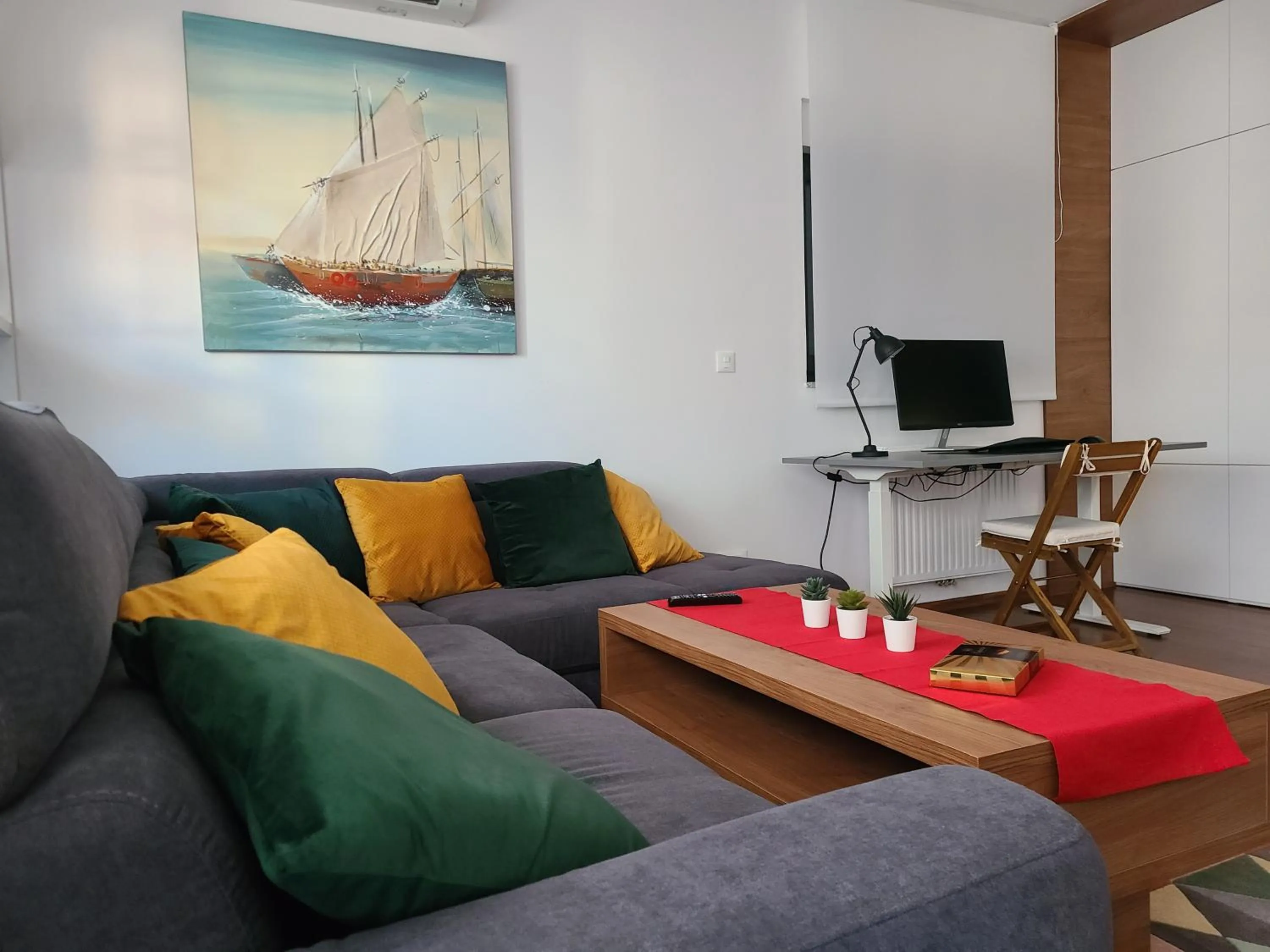 Living room in Modern 4-Star luxury apt - WFH Ready, Free Parking