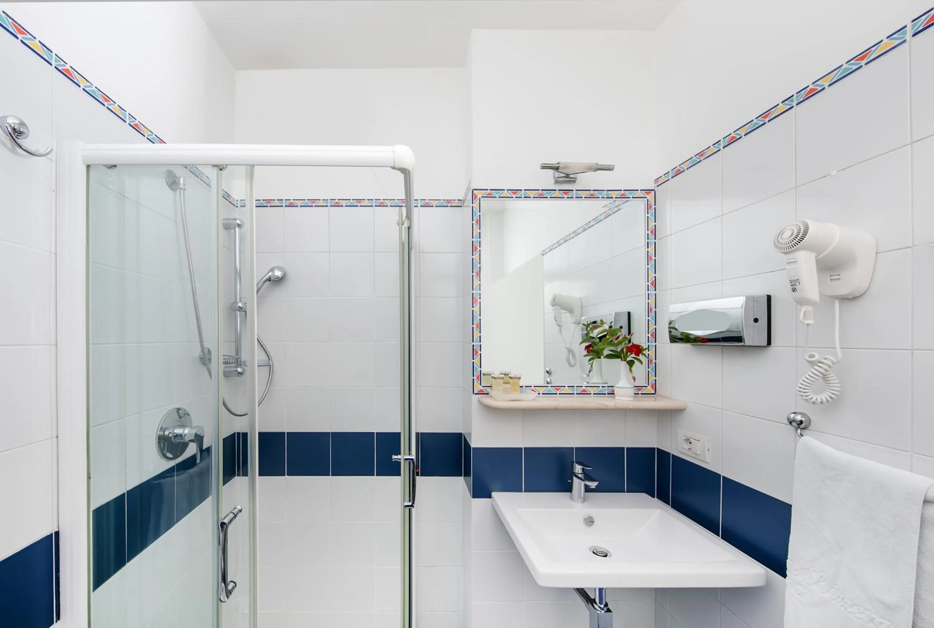 Bathroom in Hotel "La Pensione Svizzera"