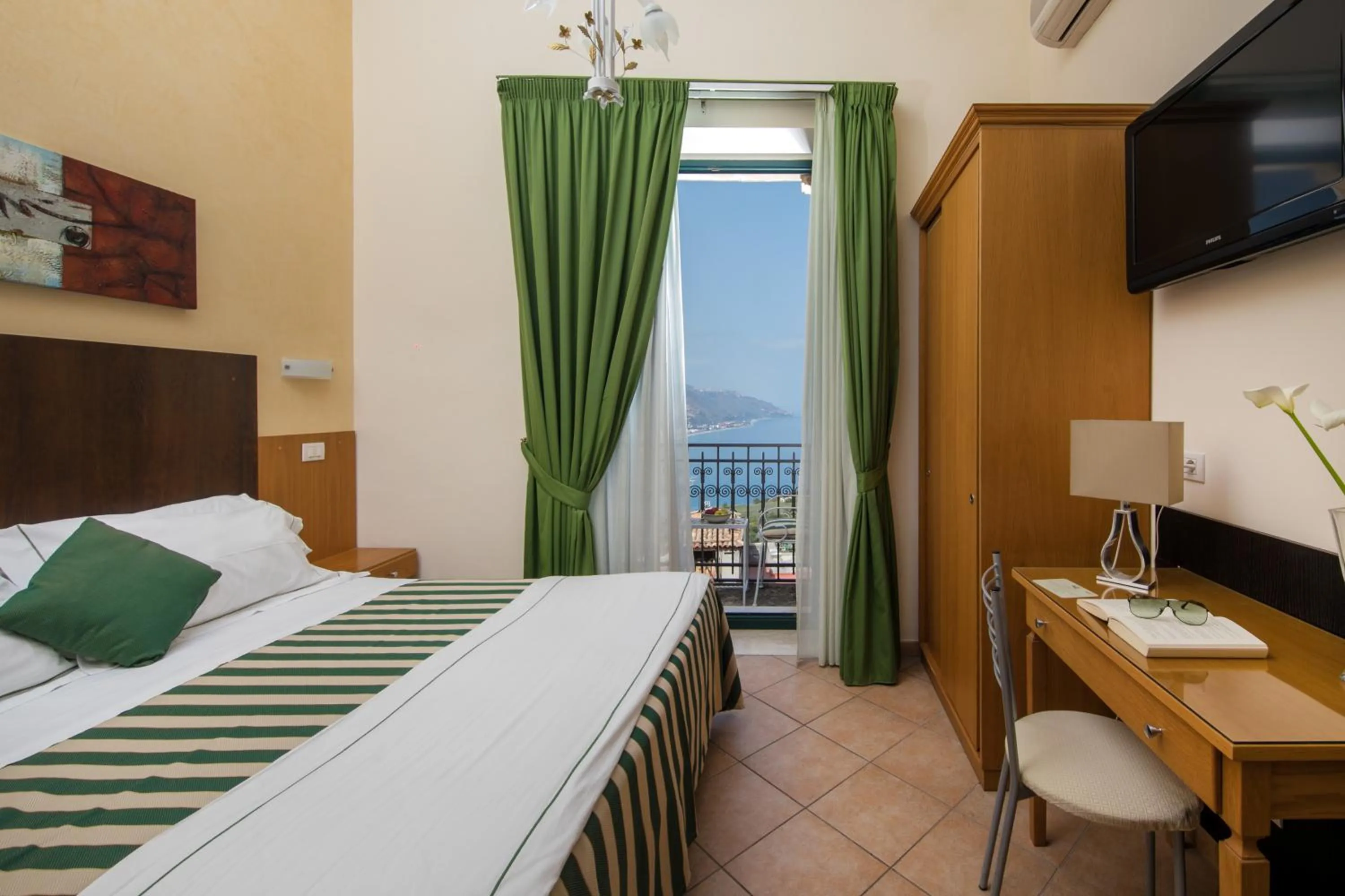 Bed in Hotel "La Pensione Svizzera"