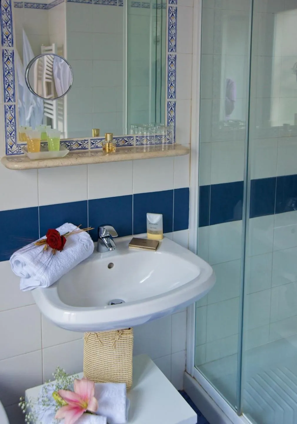 Bathroom in Hotel "La Pensione Svizzera"