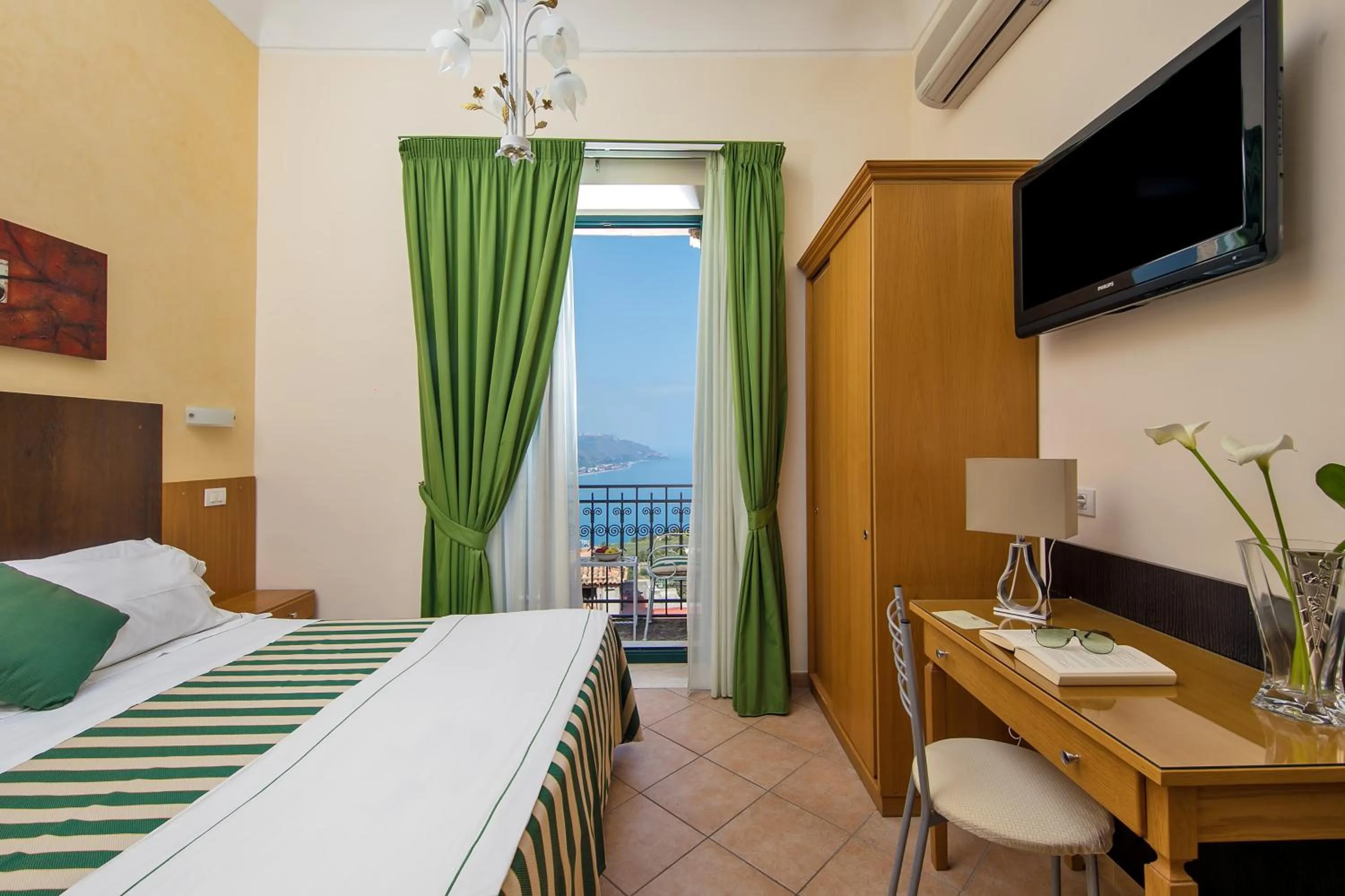 Bed in Hotel "La Pensione Svizzera"