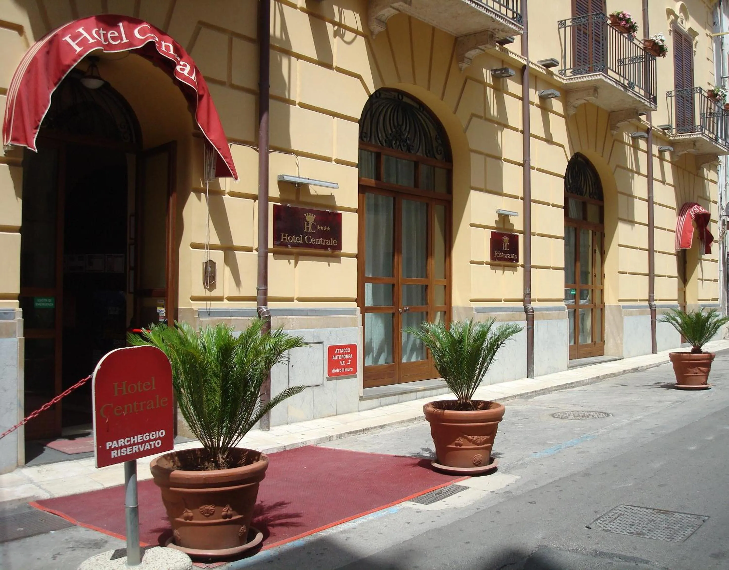Facade/entrance in Hotel Centrale Spa & Relax