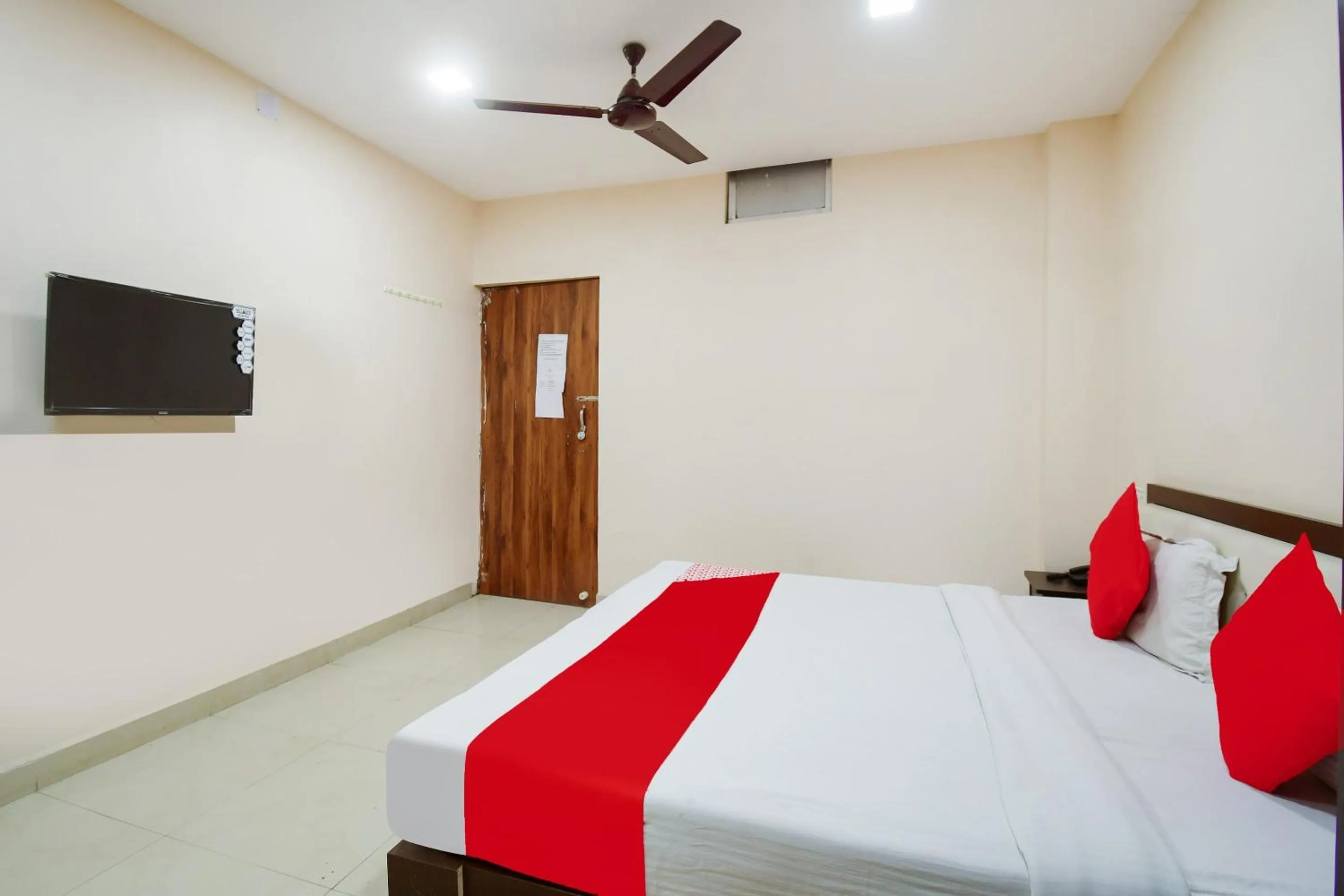 Bedroom, Bed in Hotel O Harihar Premium