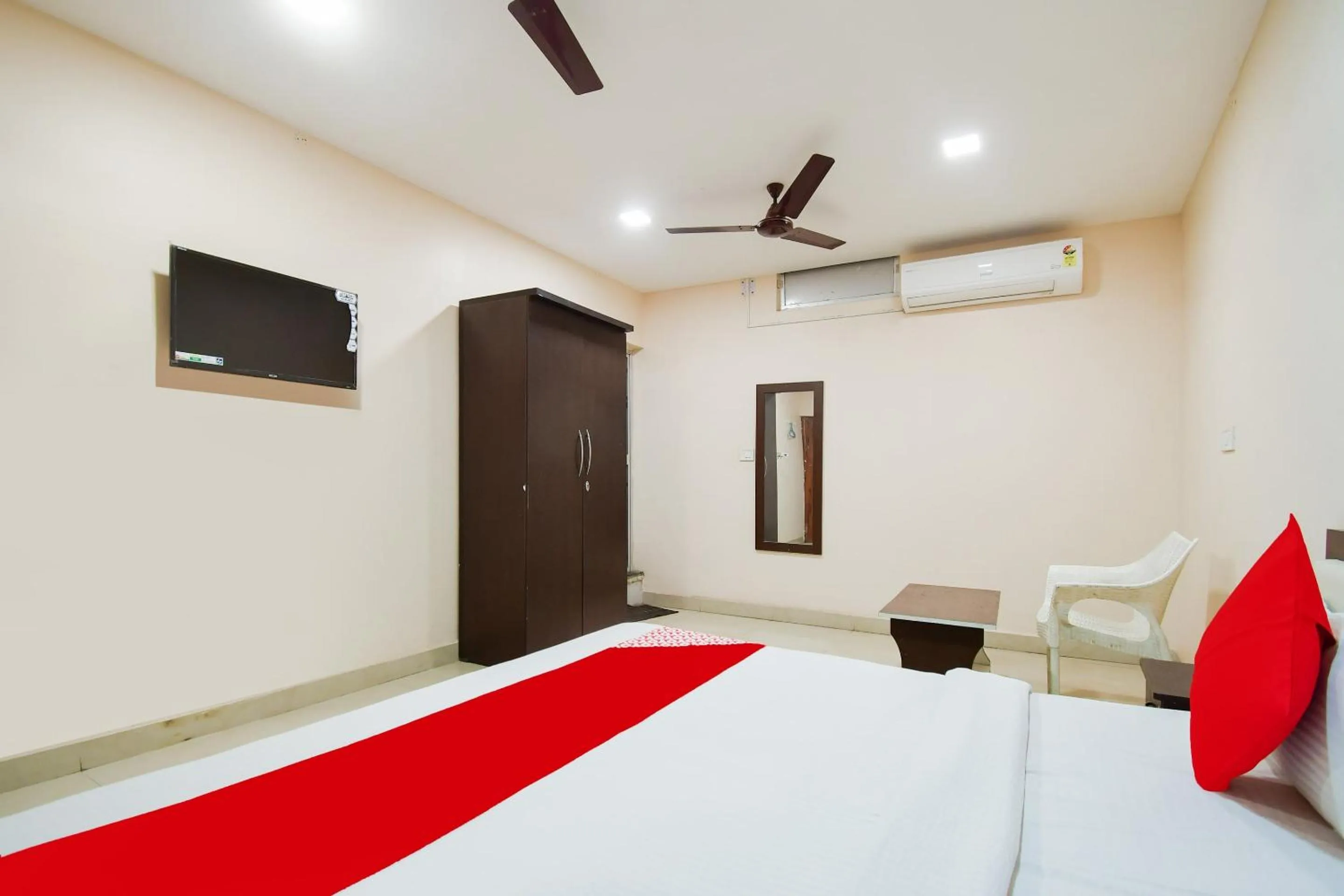 Bedroom, Bed in Hotel O Harihar Premium