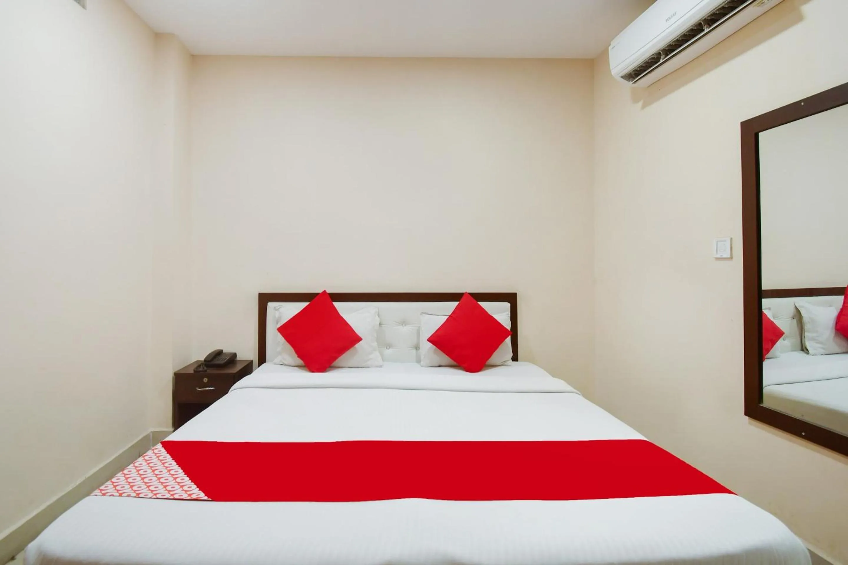 Bedroom, Bed in Hotel O Harihar Premium