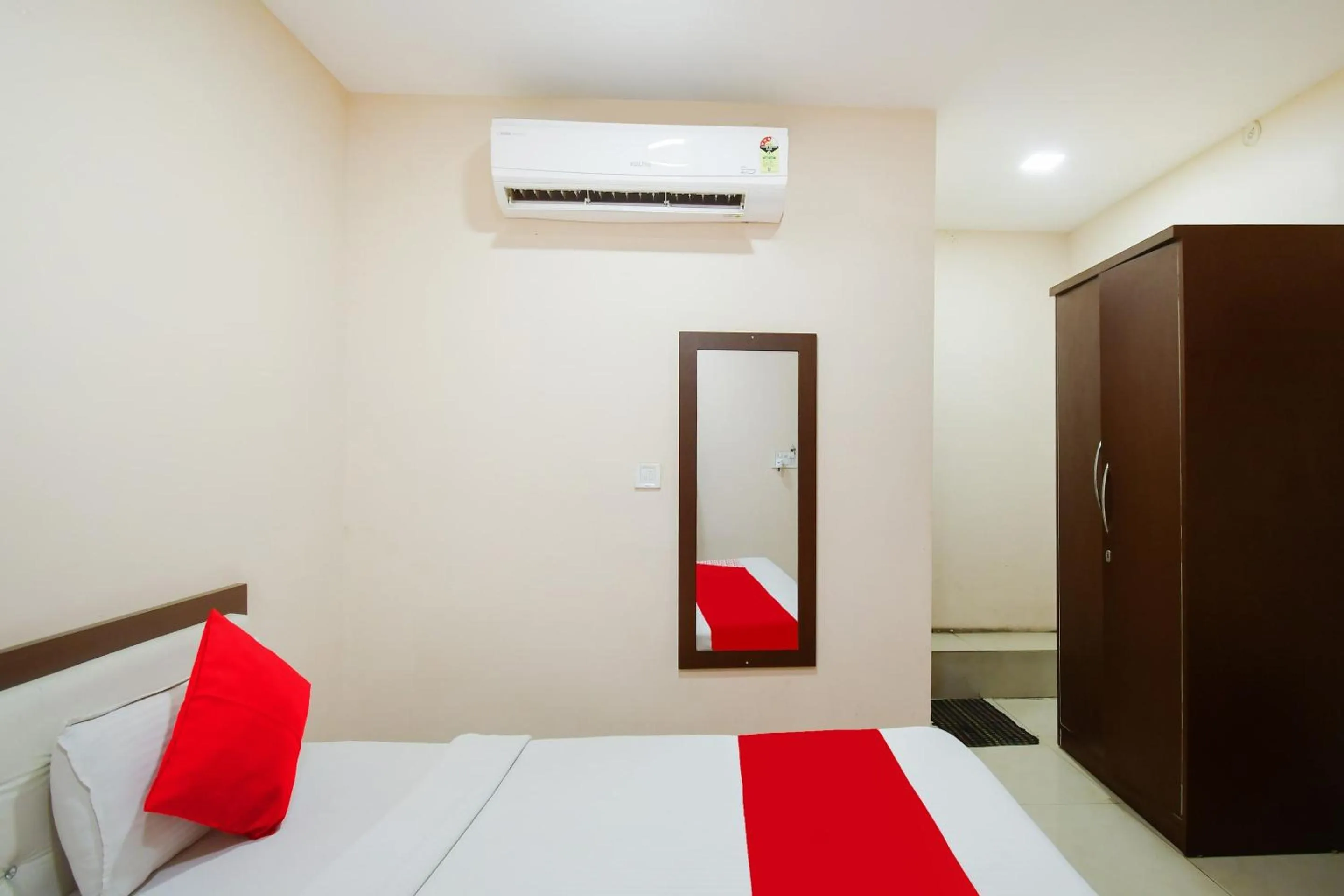 Bedroom, Bed in Hotel O Harihar Premium