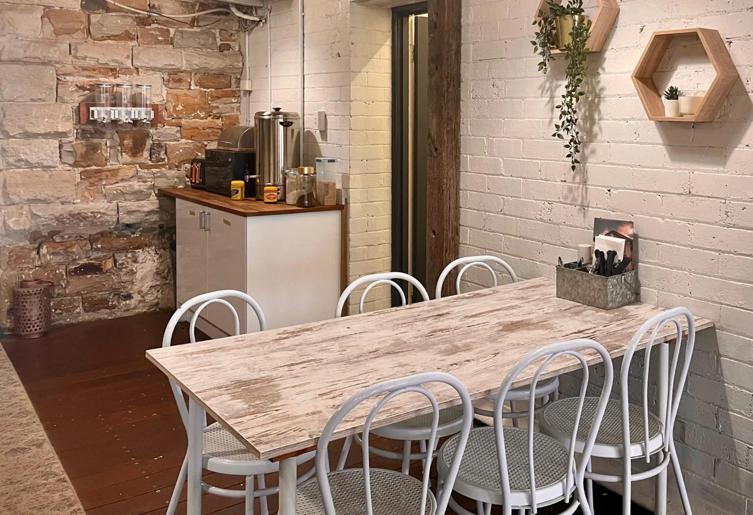 Restaurant/places to eat in Royal Hotel Capertee