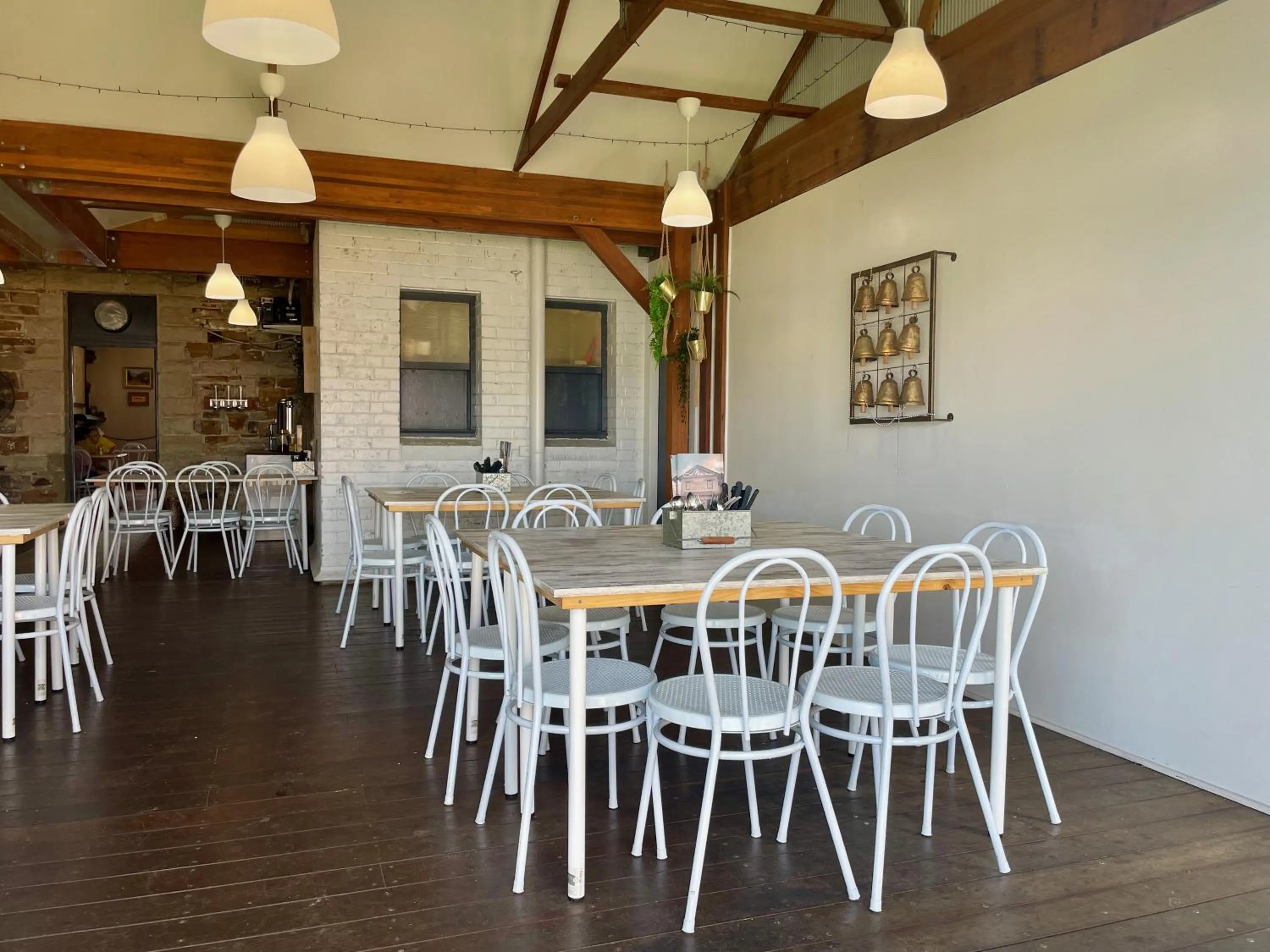 Restaurant/places to eat in Royal Hotel Capertee