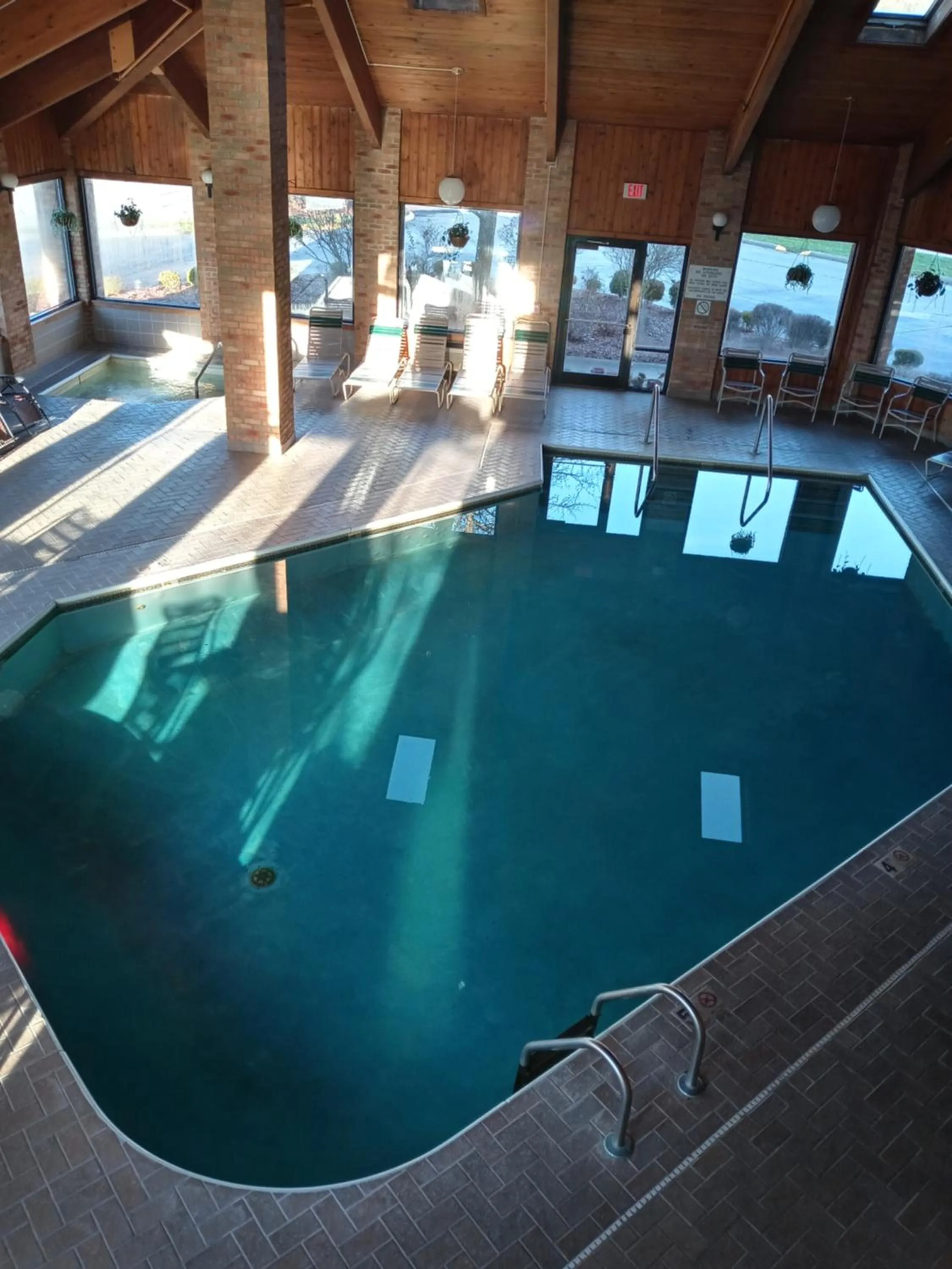 Swimming pool in New Martinsville Inn