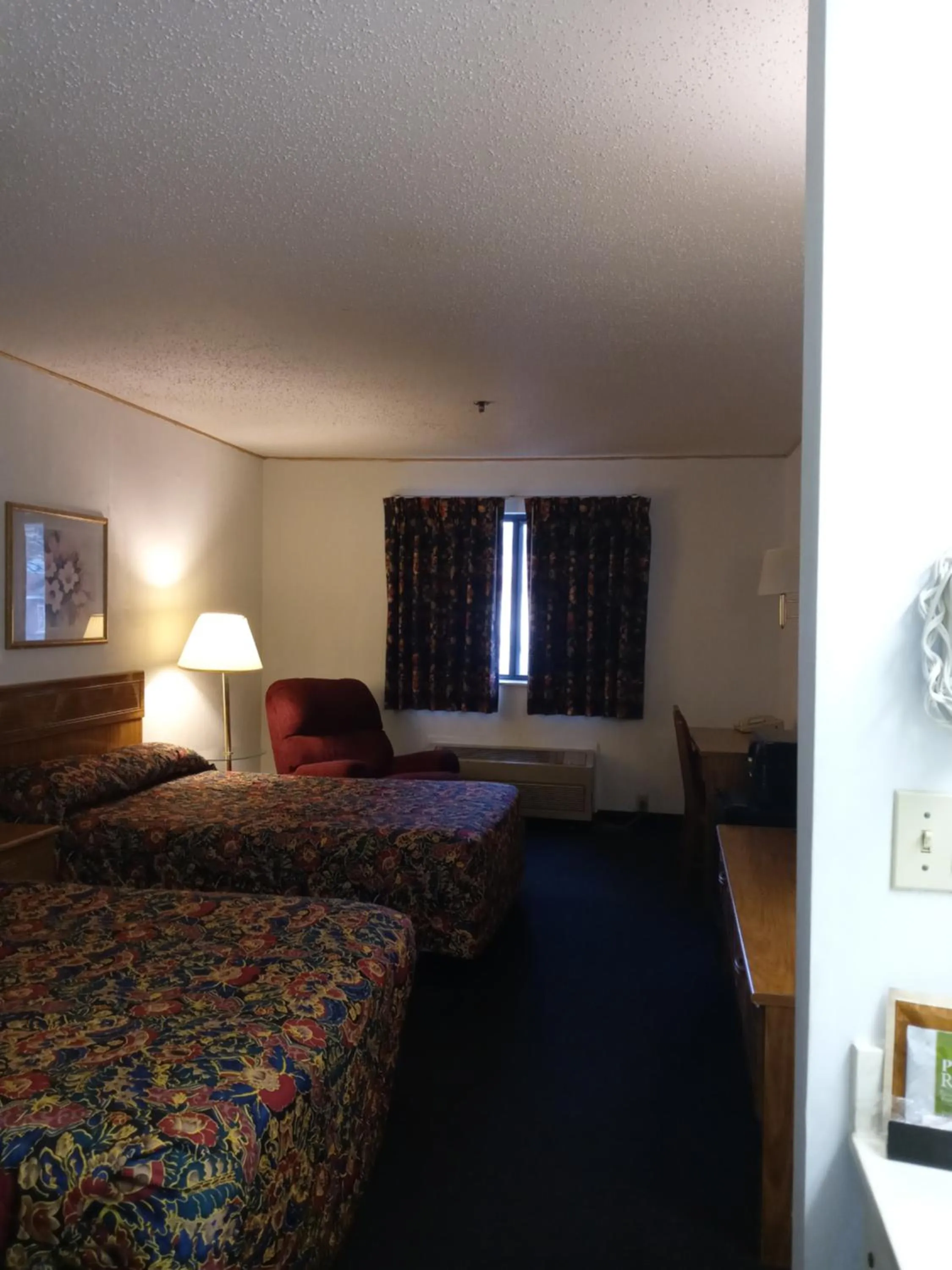 Bed in New Martinsville Inn