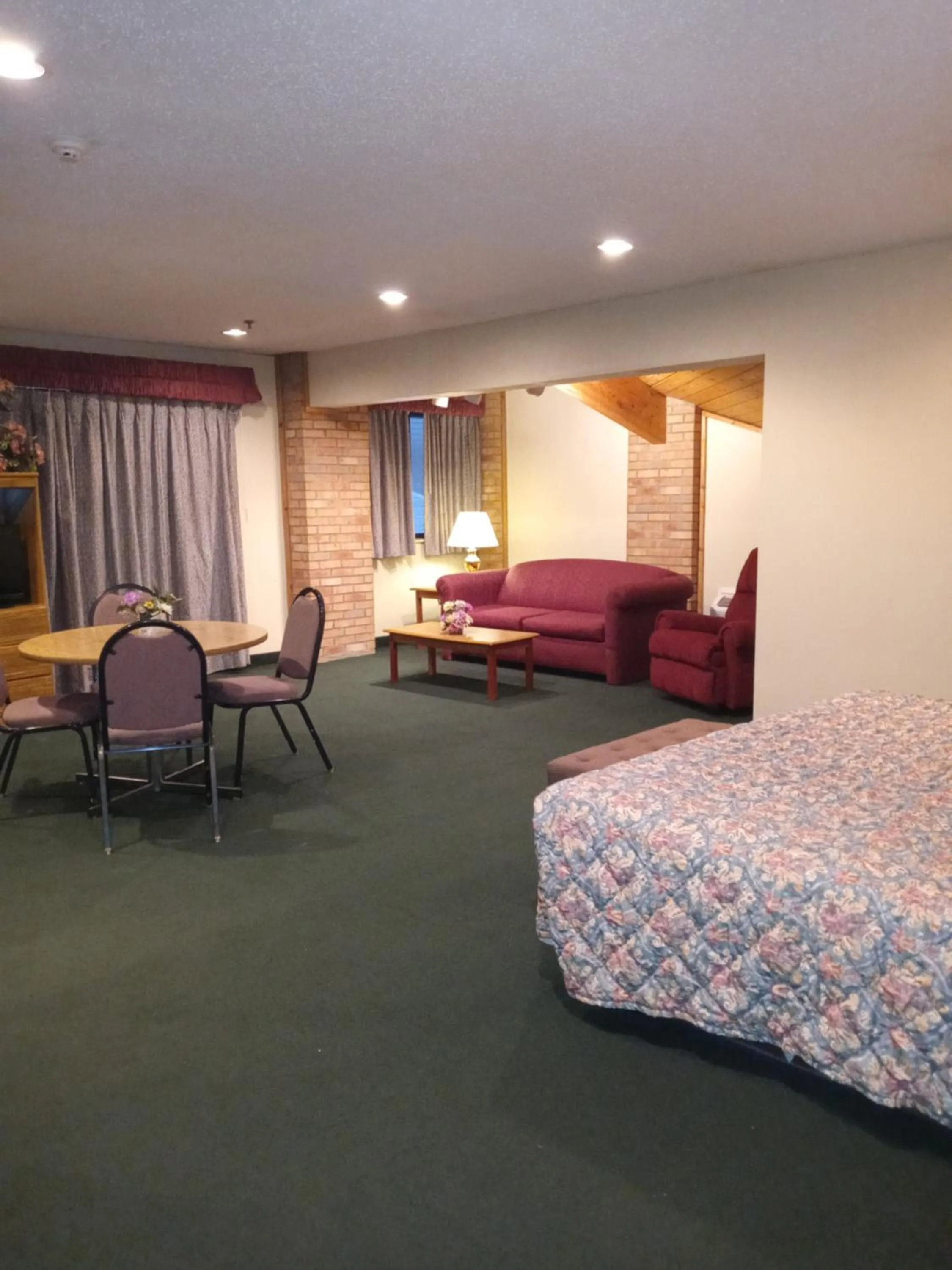 Bed in New Martinsville Inn