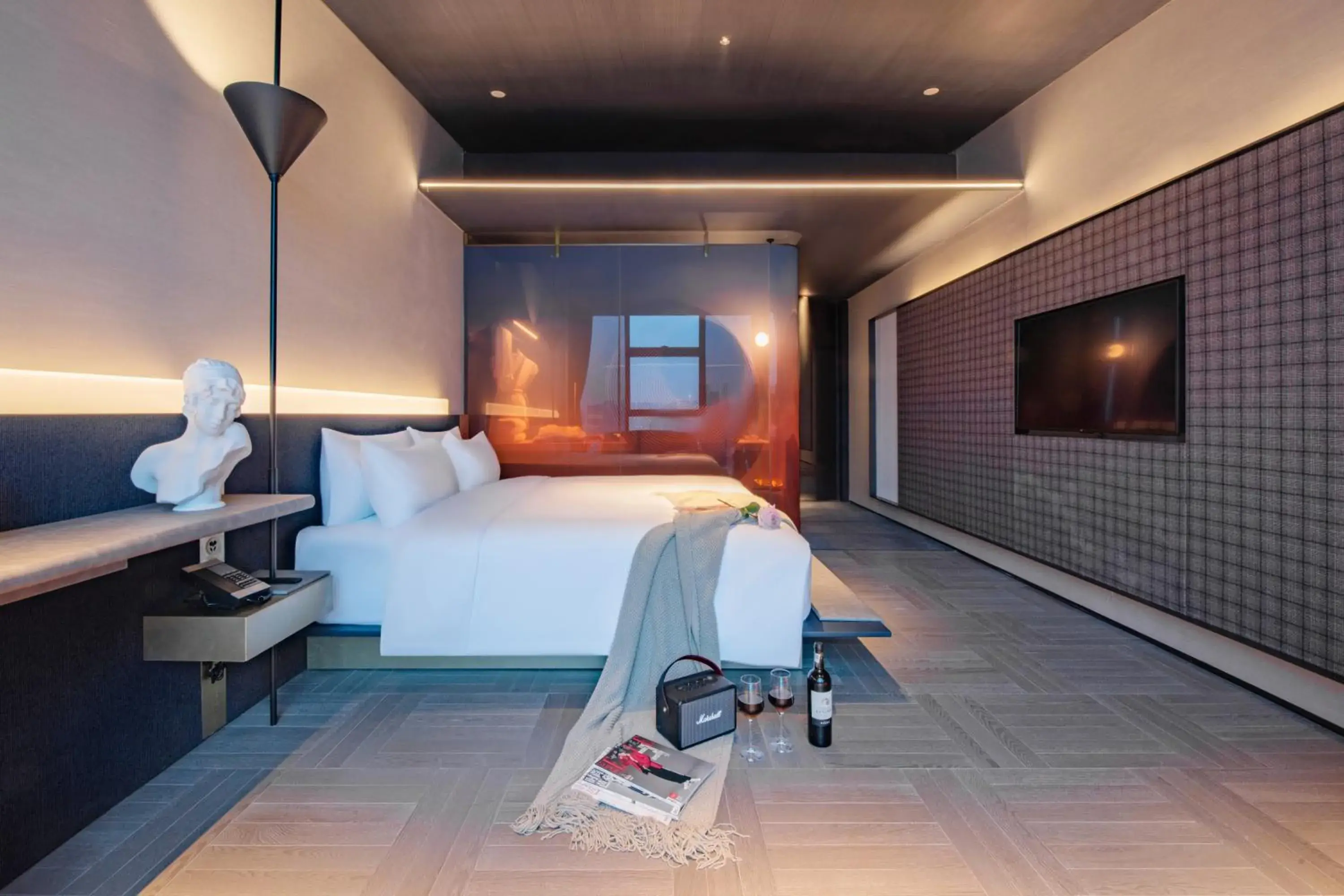 Photo of the whole room, Bed in Grade Hotel Shenzhen Shekou Sea World Photo of the whole room, Bed in Grade Hotel Shenzhen Shekou Sea World