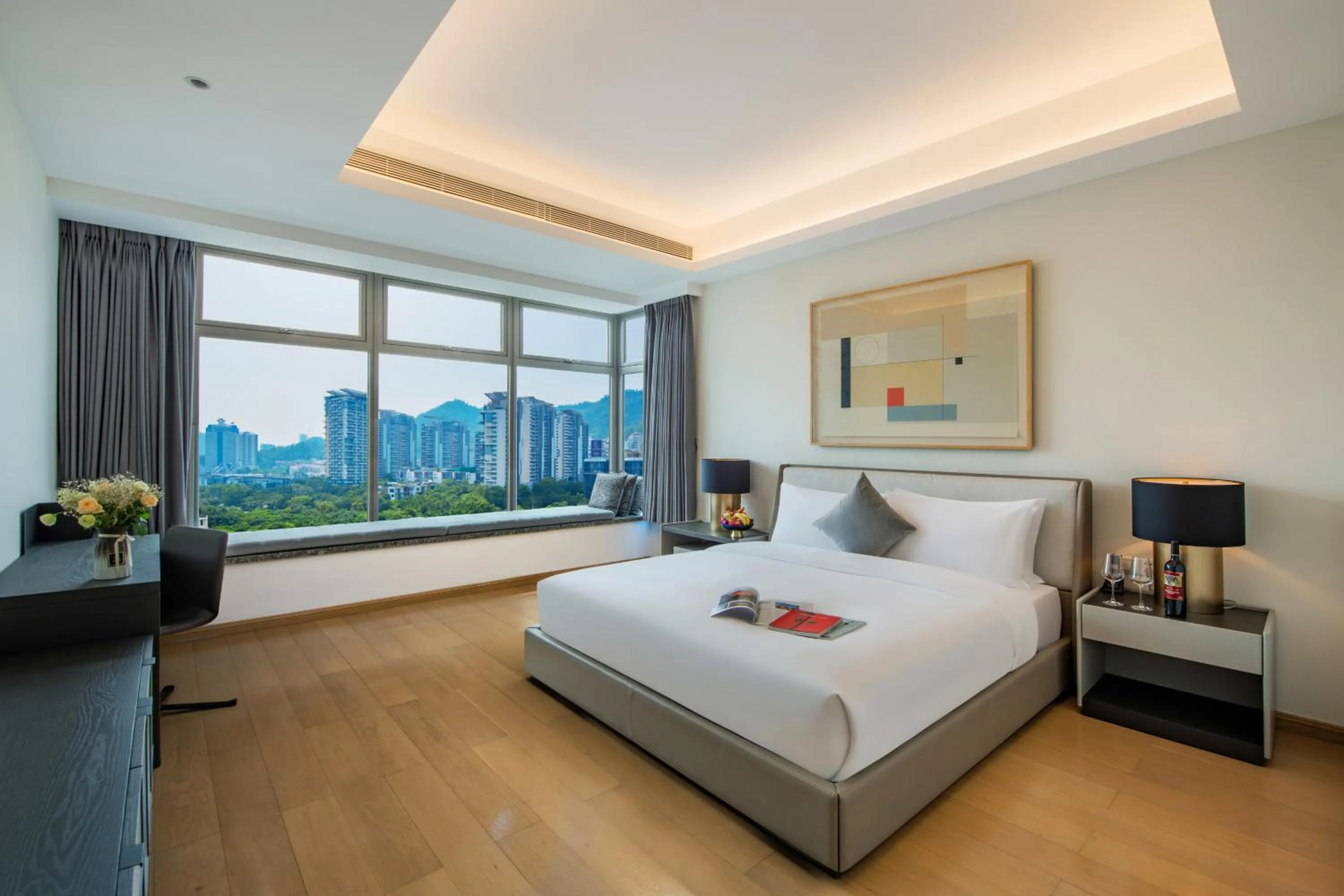 Photo of the whole room, Bed in Grade Hotel Shenzhen Shekou Sea World