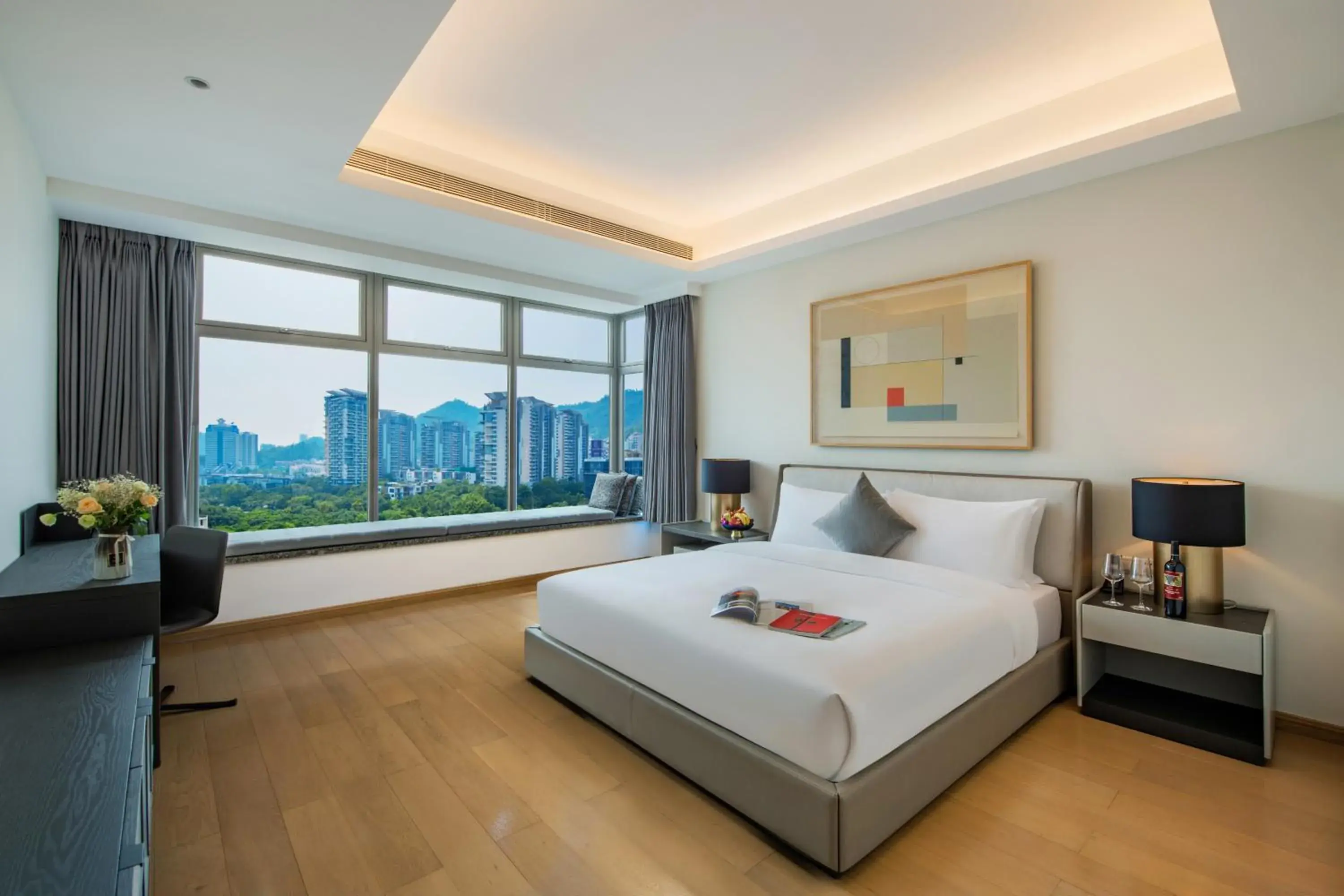 Photo of the whole room, Bed in Grade Hotel Shenzhen Shekou Sea World Photo of the whole room, Bed in Grade Hotel Shenzhen Shekou Sea World