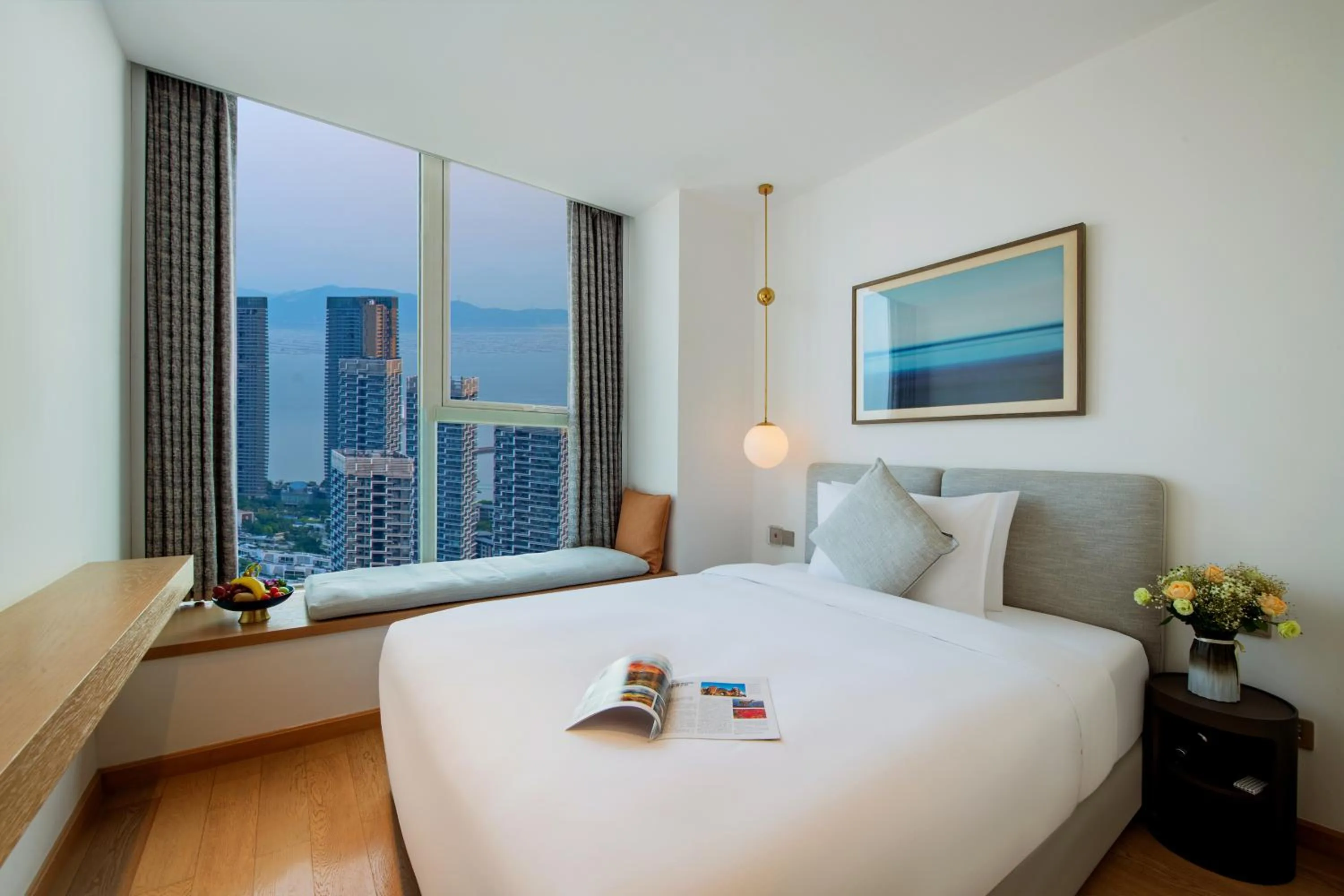 Bed in Grade Hotel Shenzhen Shekou Sea World