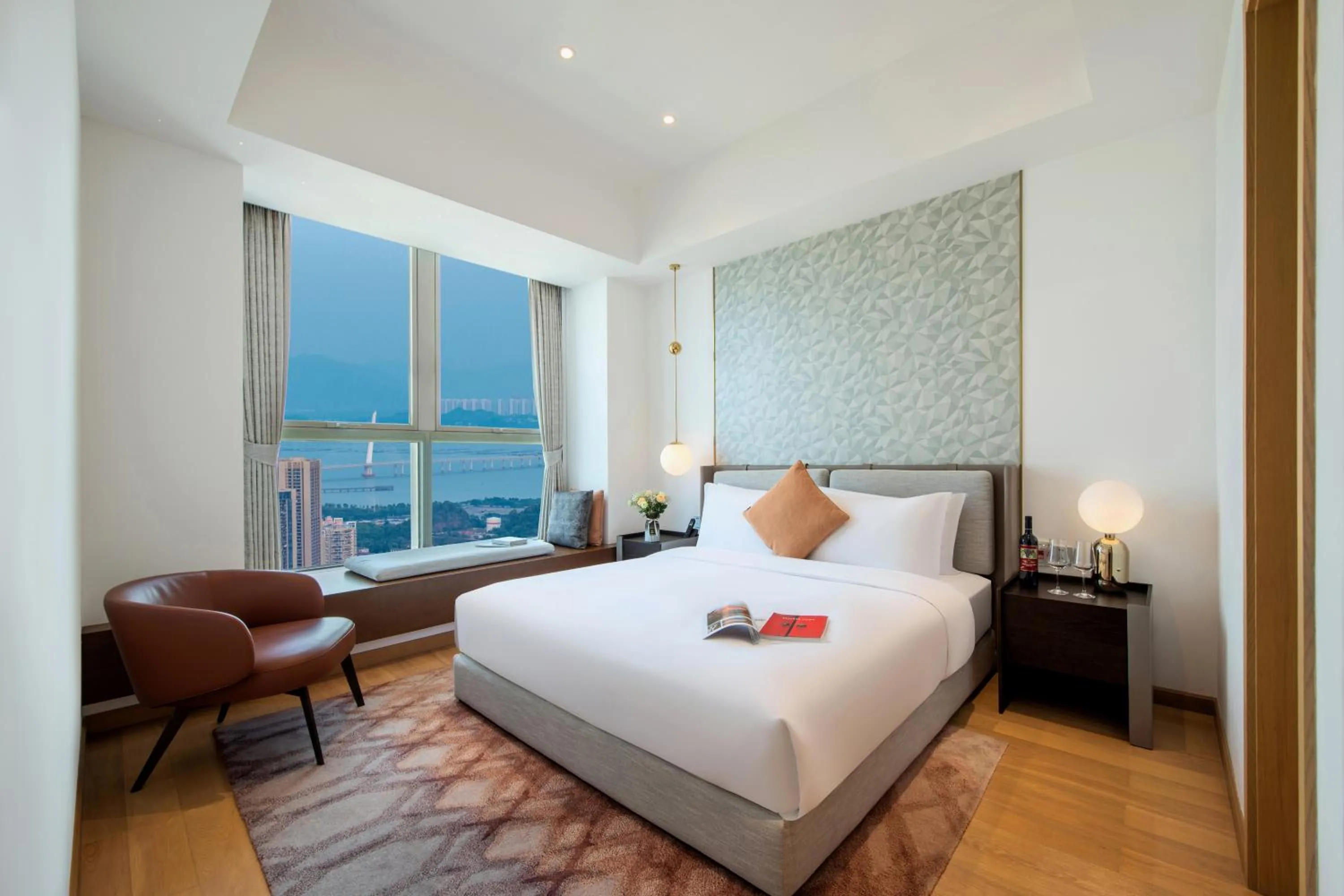 Bed in Grade Hotel Shenzhen Shekou Sea World