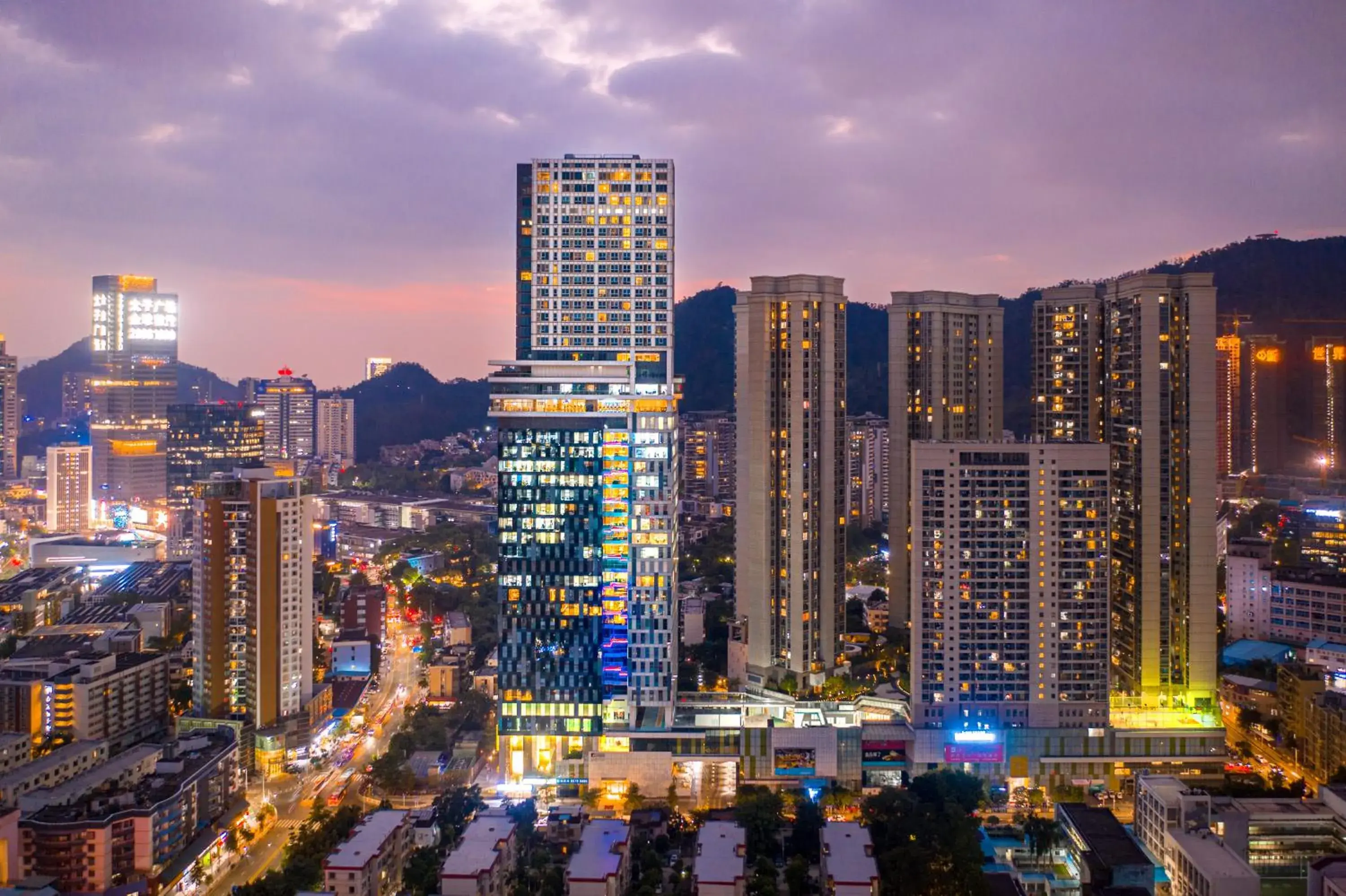 Property building in Grade Hotel Shenzhen Shekou Sea World Property building in Grade Hotel Shenzhen Shekou Sea World