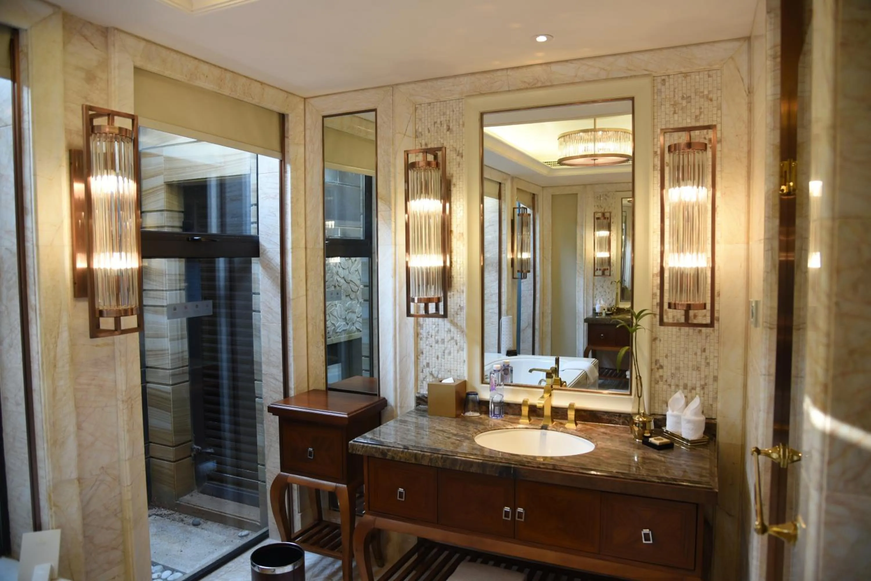 Shower in Wanda Reign Resort & Villas Sanya Haitang Bay