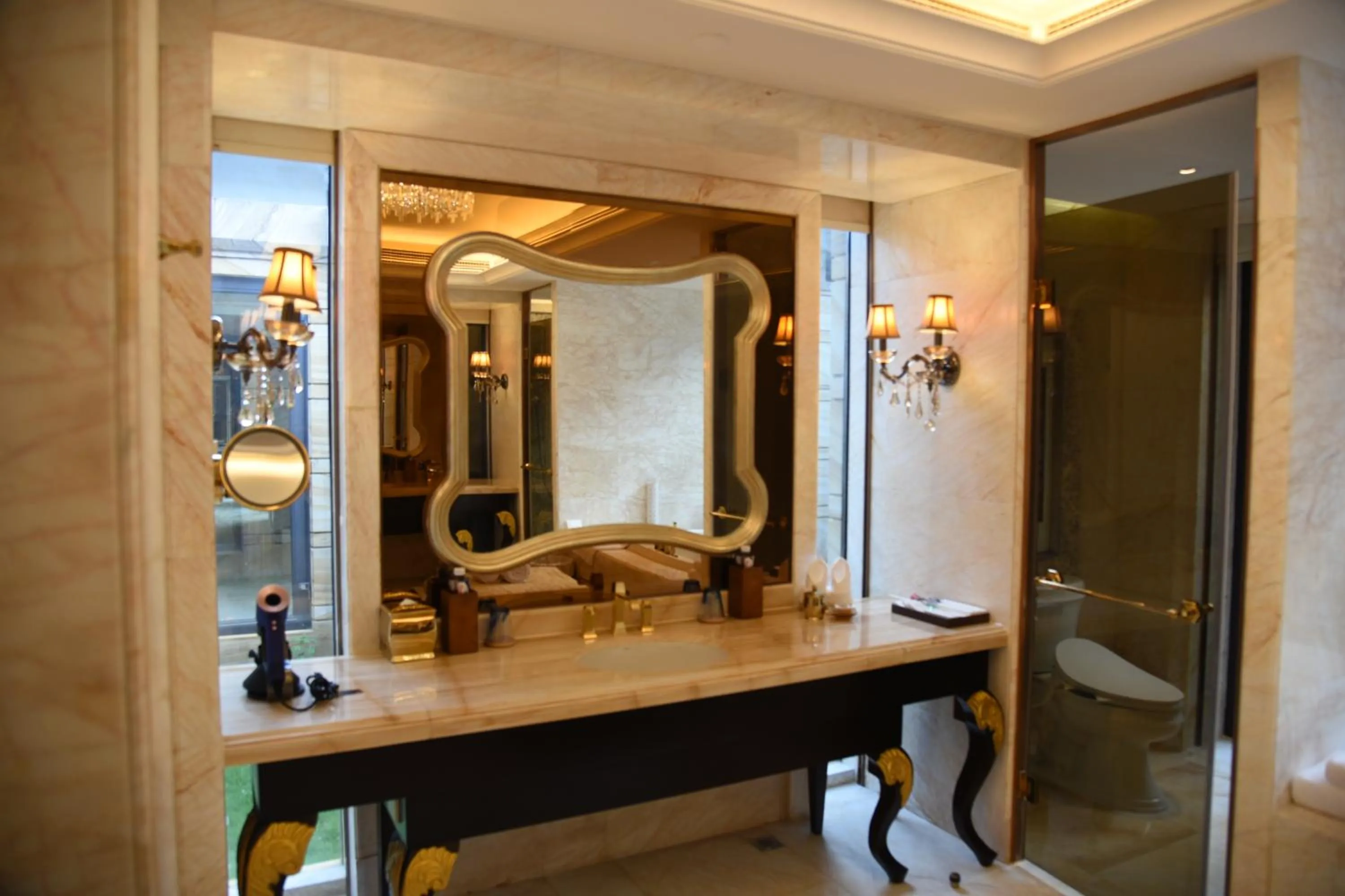 Shower in Wanda Reign Resort & Villas Sanya Haitang Bay