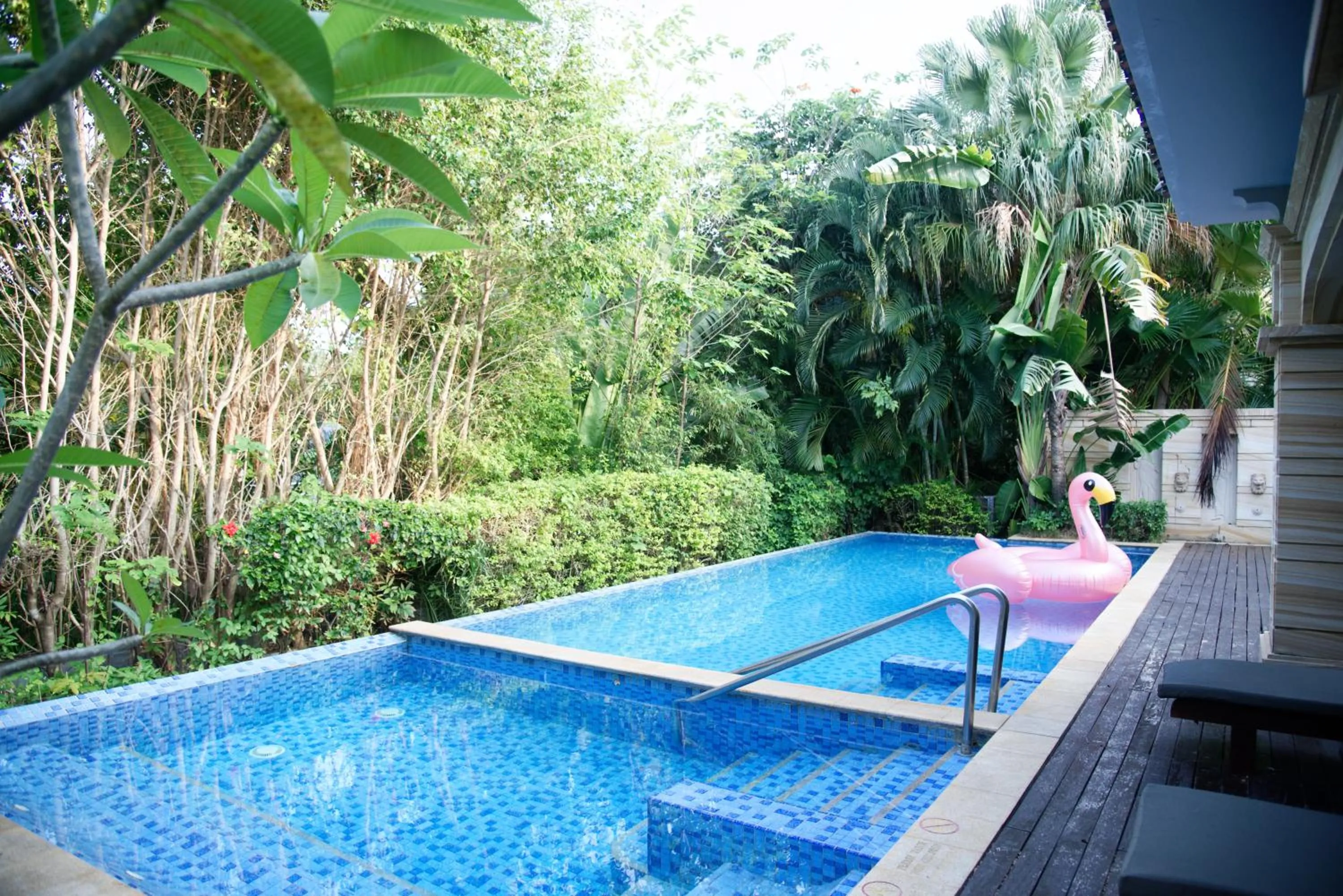 Swimming pool in Wanda Reign Resort & Villas Sanya Haitang Bay