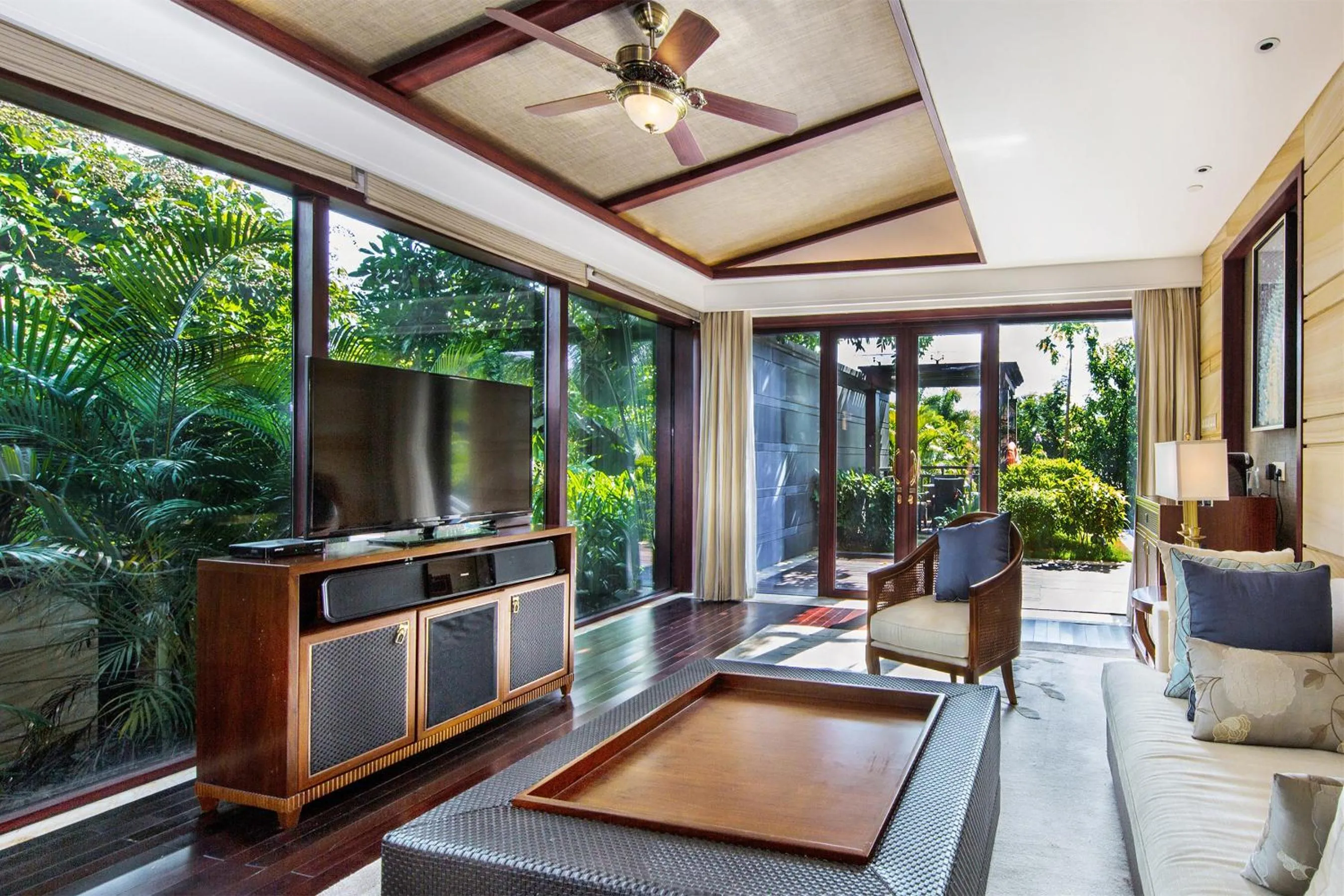 Communal lounge/ TV room in Wanda Reign Resort & Villas Sanya Haitang Bay