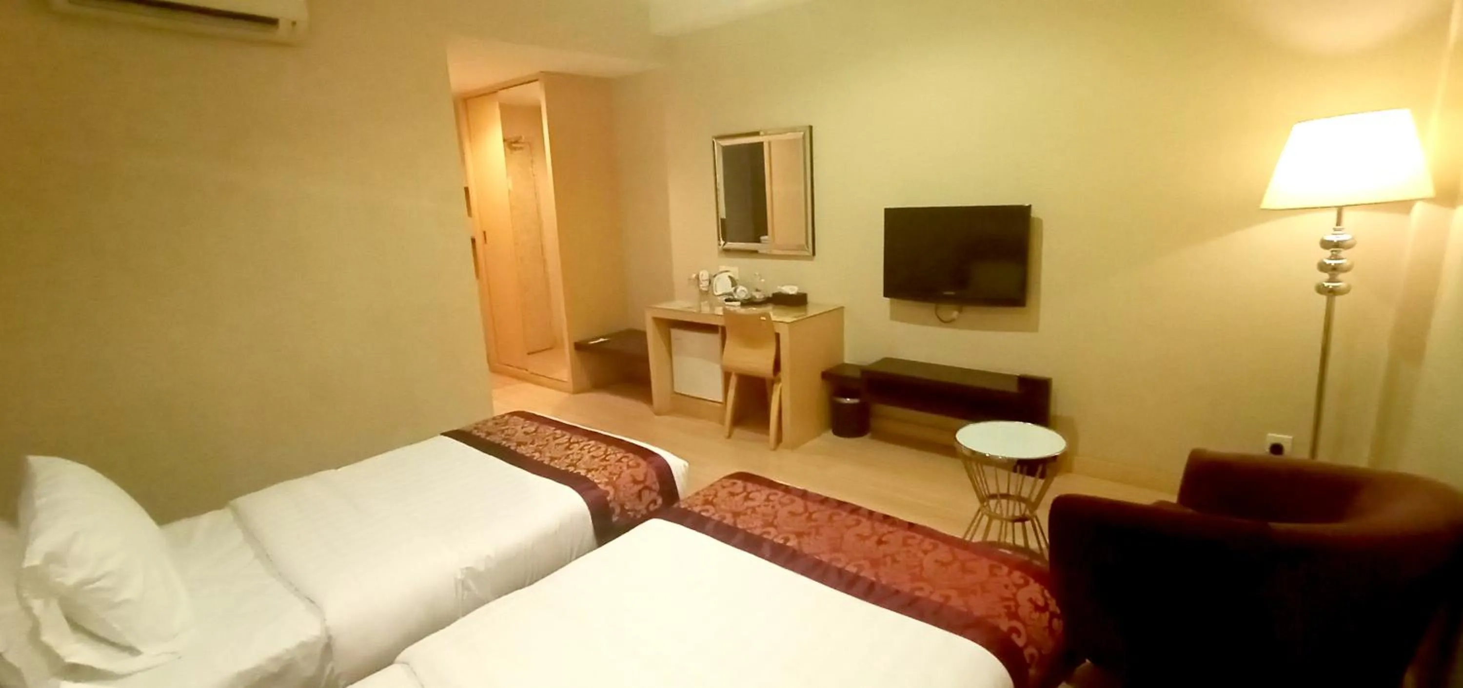 Standard Twin Room (No Window) in Townhouse Oak Melaka Near Dataran Pahlawan Formerly Ideals Hotel