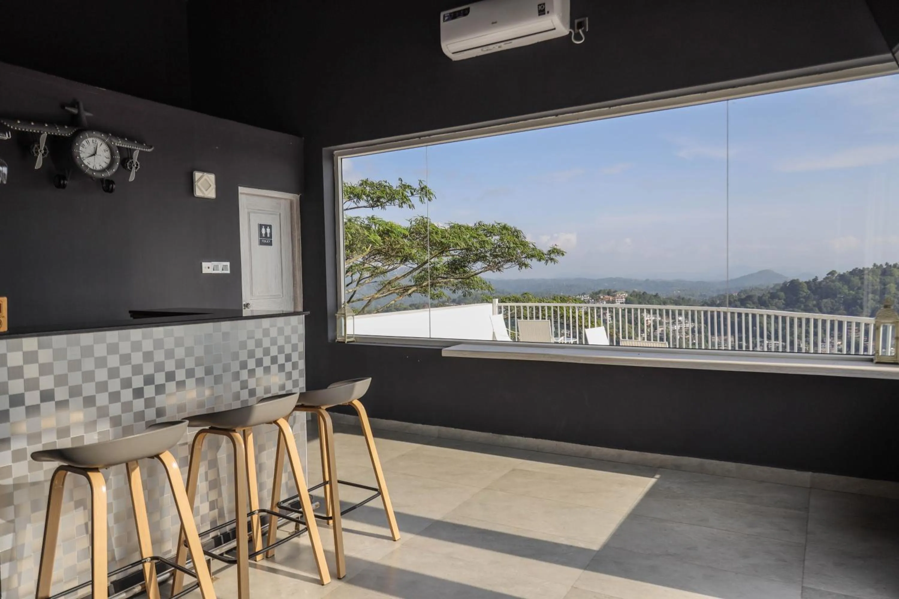 Lounge or bar in The Summit Kandy