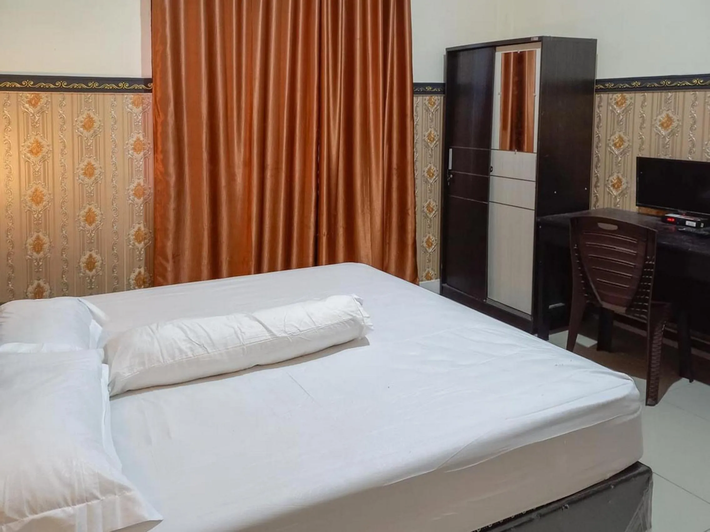 Bedroom, Bed in Homestay Singgasana Mitra RedDoorz