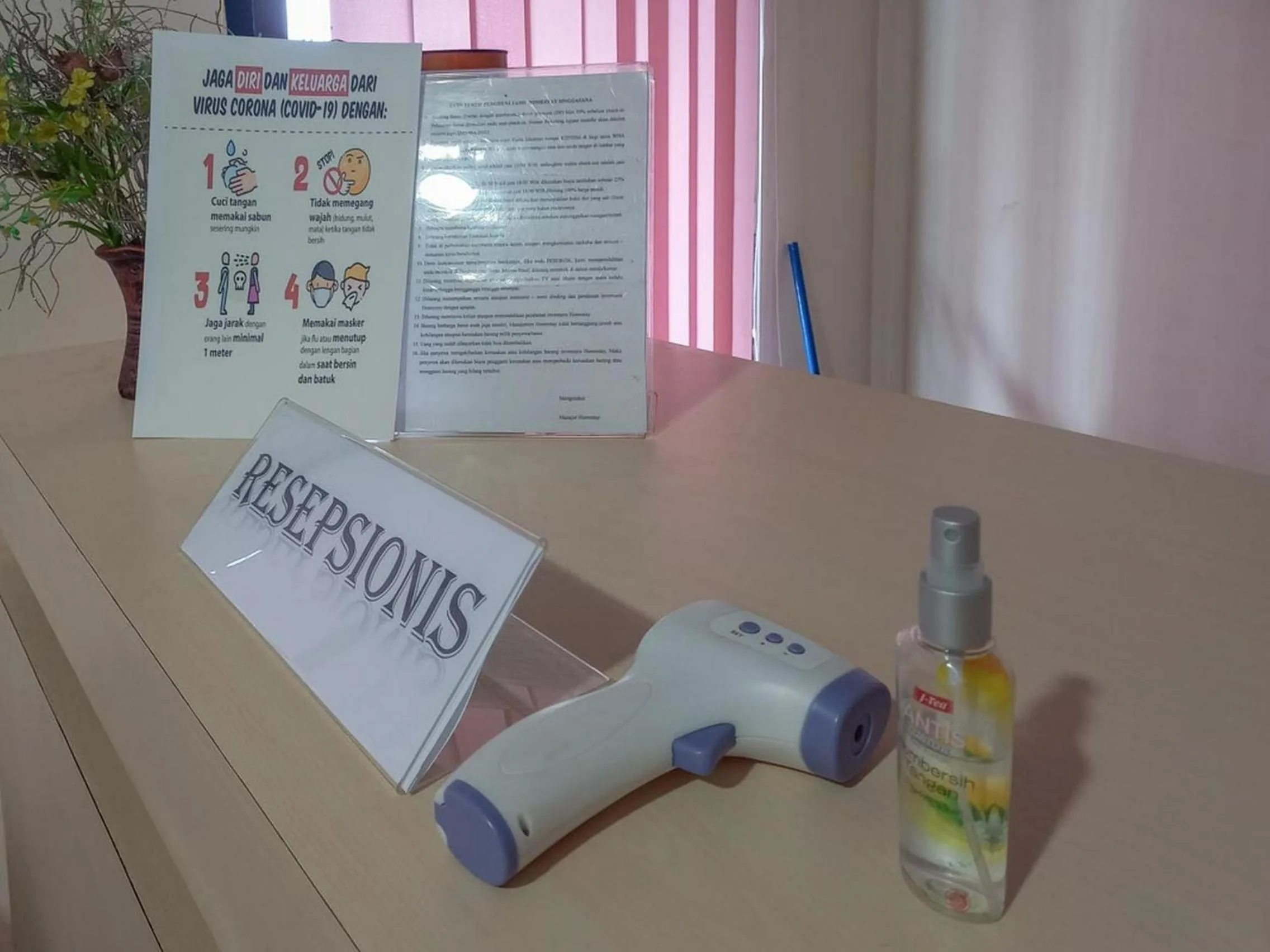 Lobby or reception in Homestay Singgasana Mitra RedDoorz